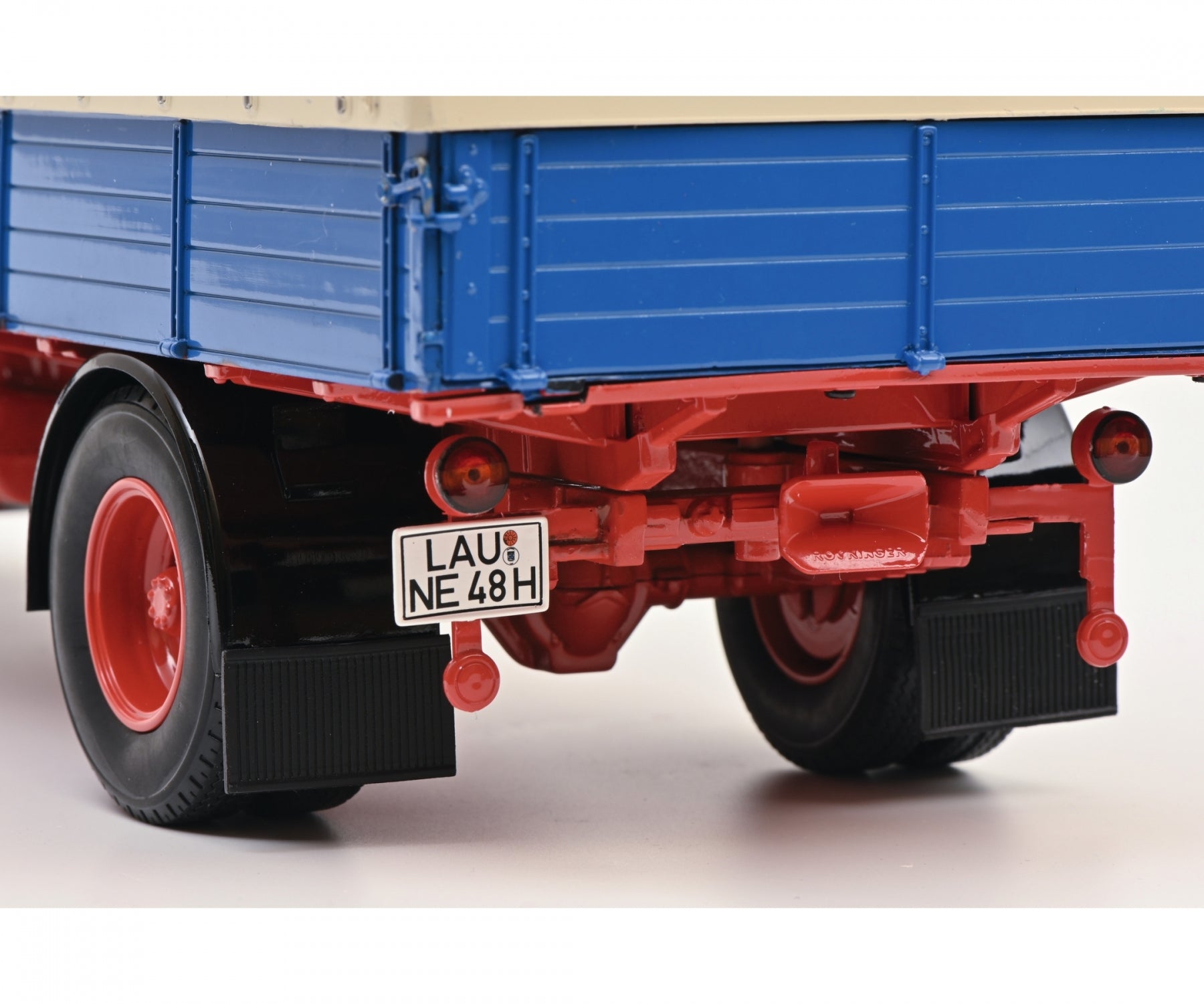 Schuco 1:18 Mercedes-Benz L911 Flatbed + Tarpaulin Truck Blue 450044800