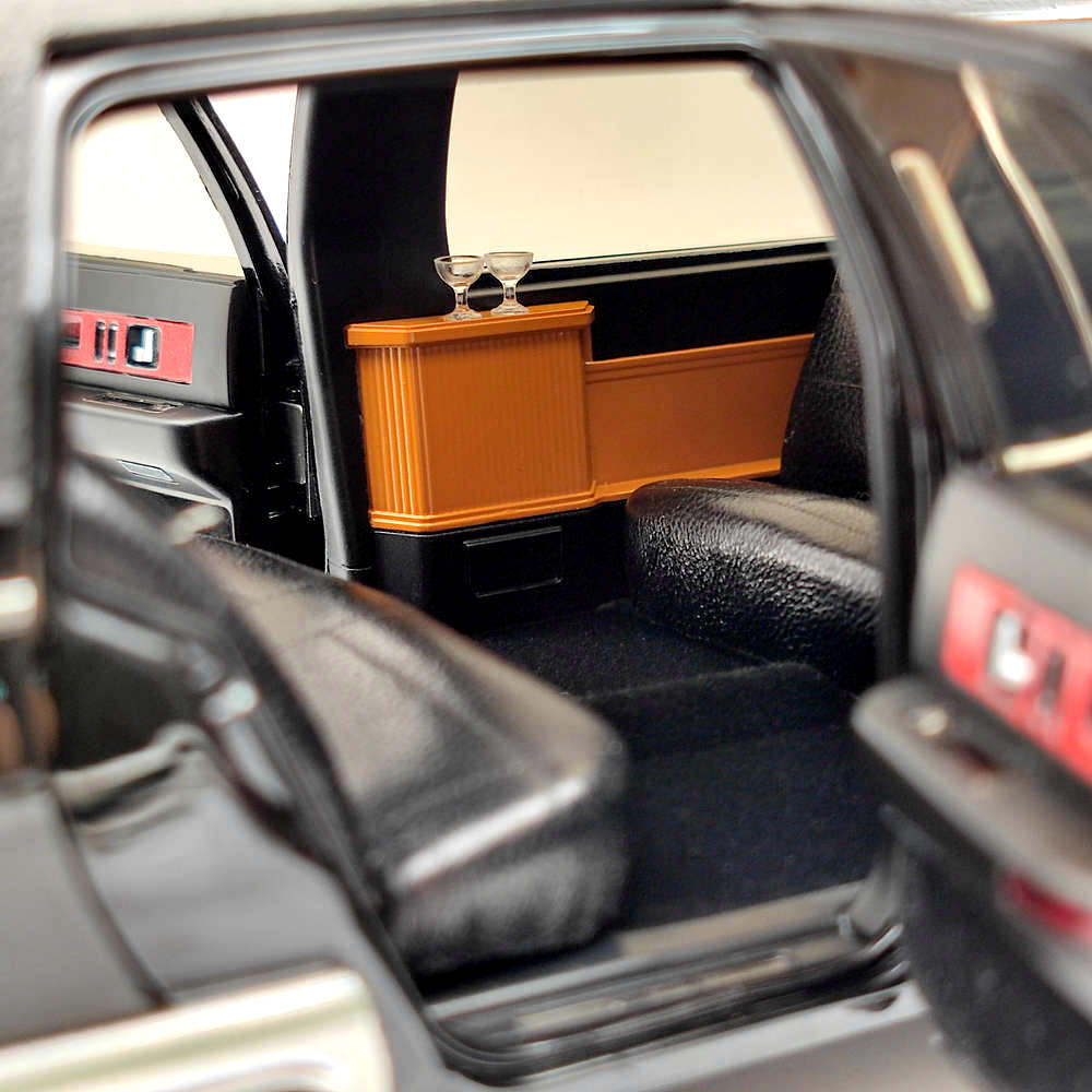 GM 1:18 Cadillac Fleetwood Long Wheelbase Diecast Model Gold LOGO Limited 99pcs Toys Car Gift