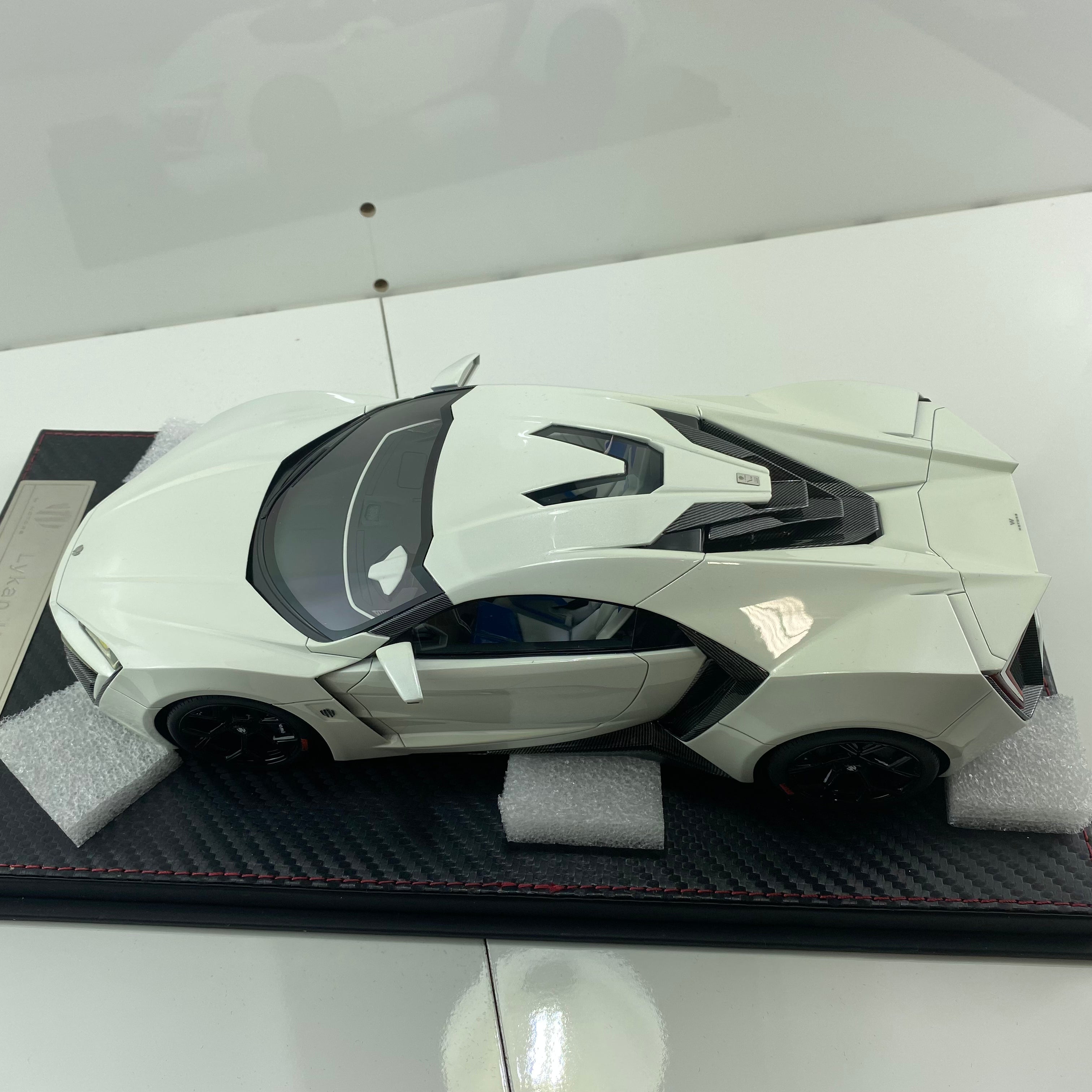 Frontiart 1:18 W Motor Lykan Hypersport Pearl White F030-29