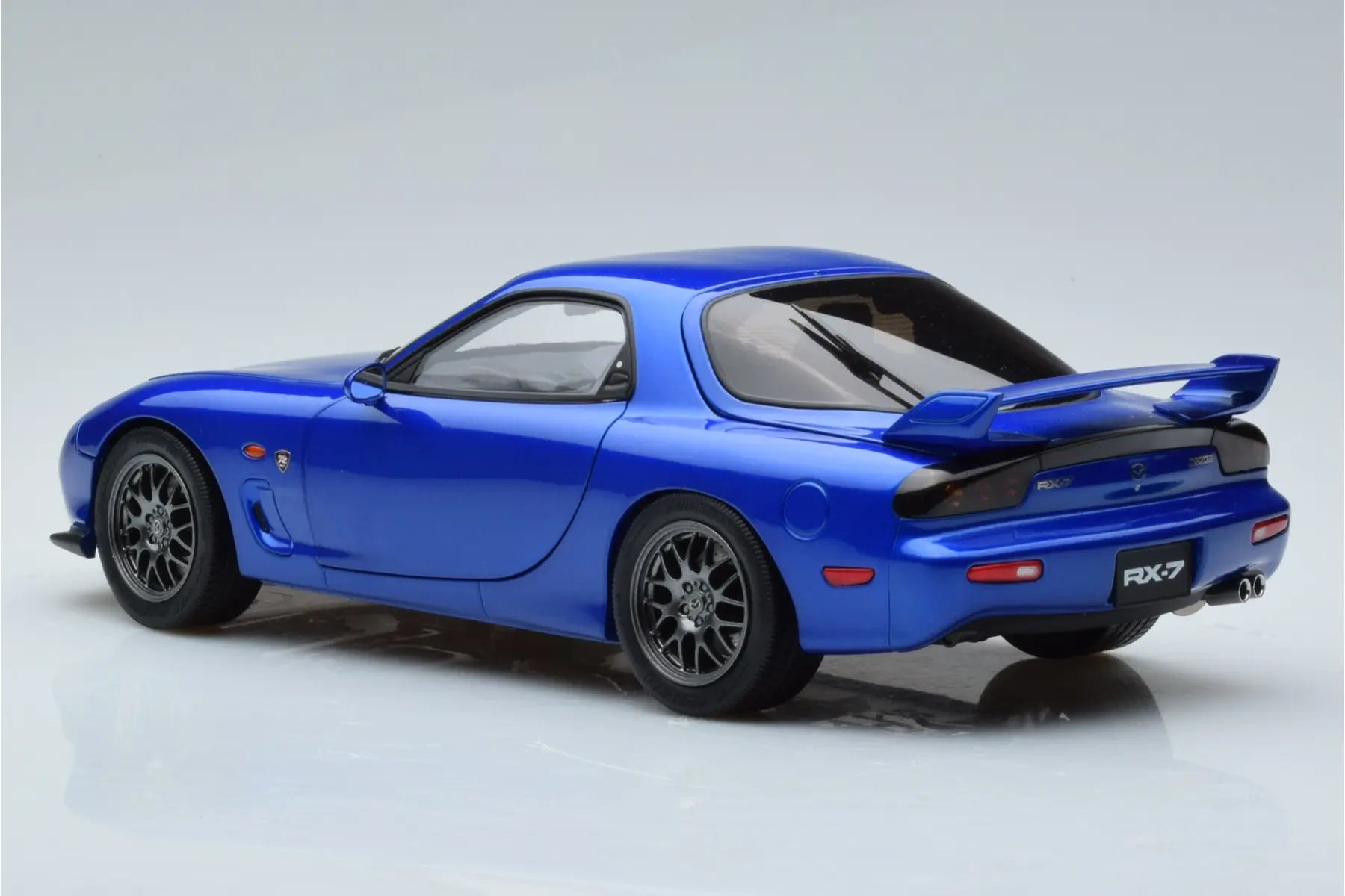 Polar Master 1:18 Mazda RX-7 (FD3S) Spirit R in Metallic Blue with Engine Display