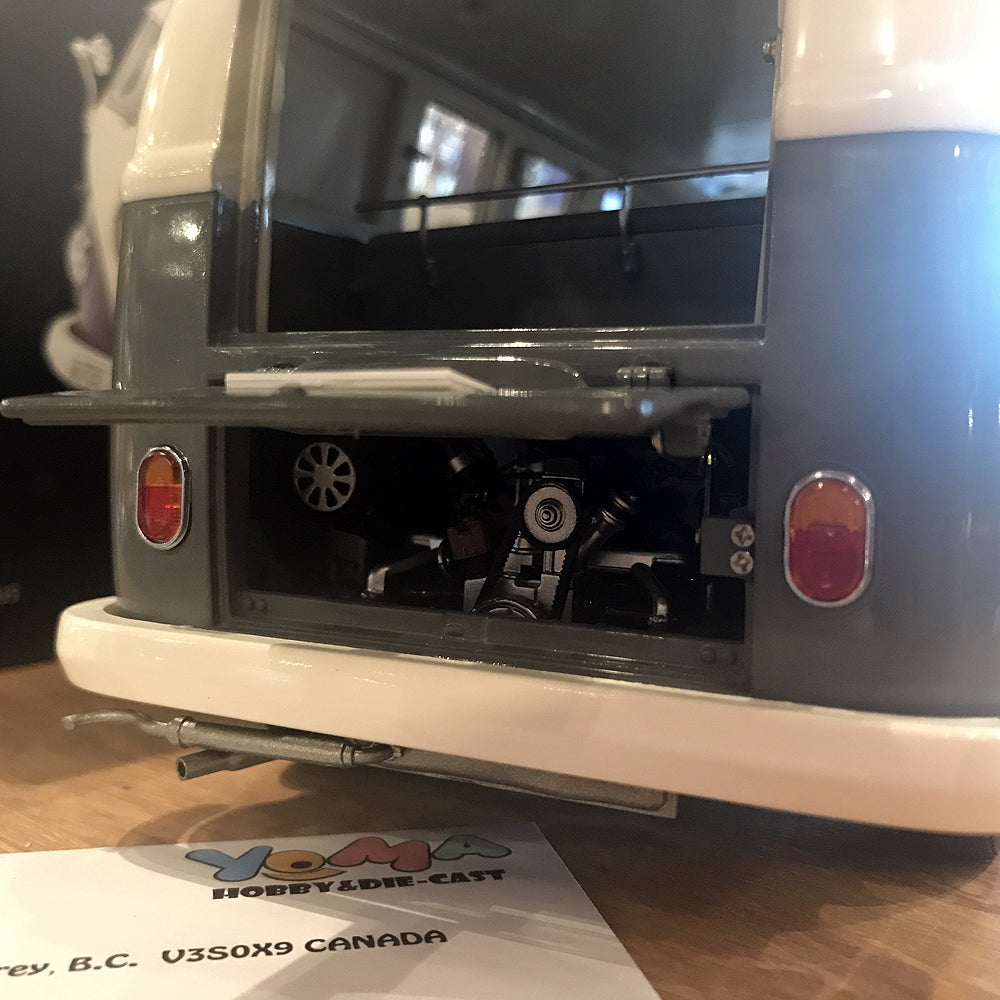 Schuco 1:18 Volkswagen VW T1 Bus Pearl White/Grey 450037500