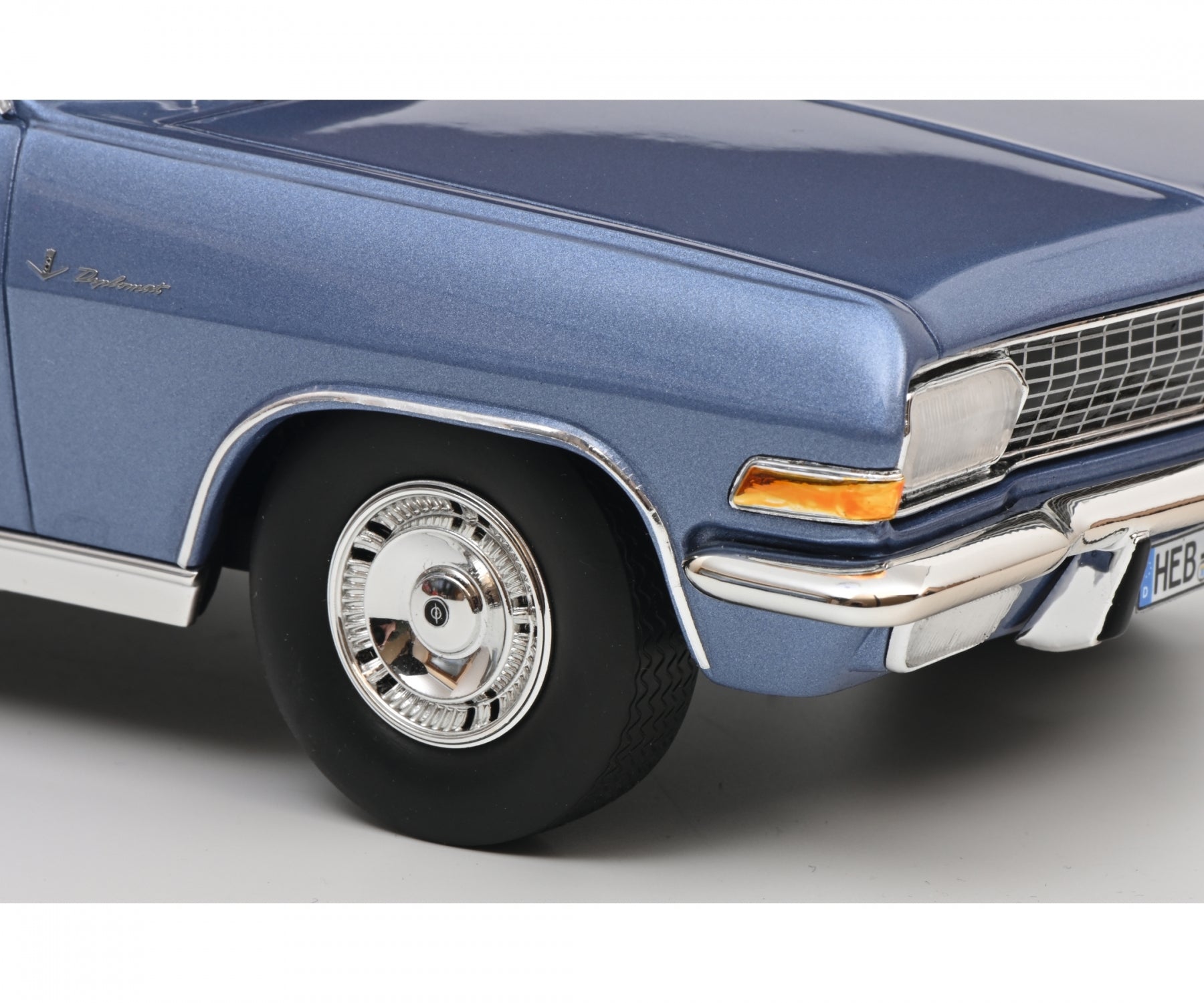 Schuco 1:18 Opel Diplomat A Coupe 450053400