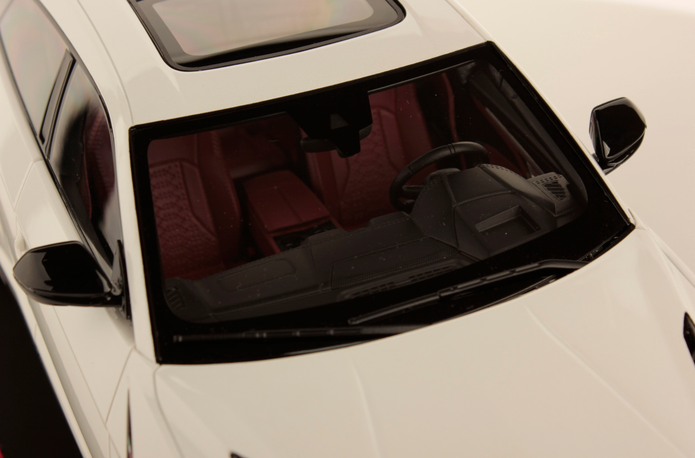 Lamborghini Urus S - Balloon White - 1:18