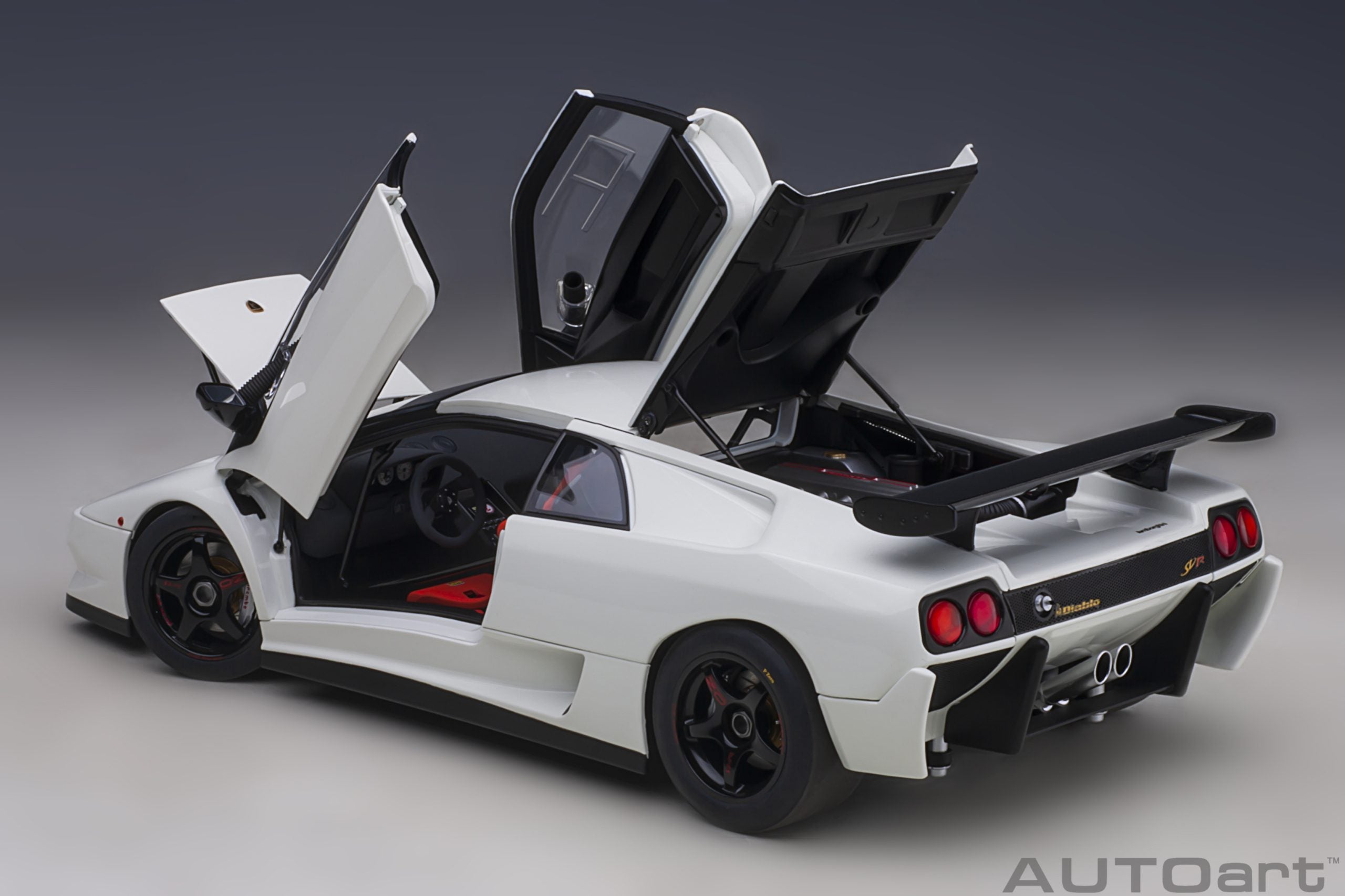AUTOart 1:18 Lamborghini Diablo SV-R (Impact White) 79149