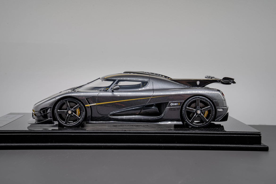 Koenigsegg Agera One:1 carbon gold 7107 - 1:18