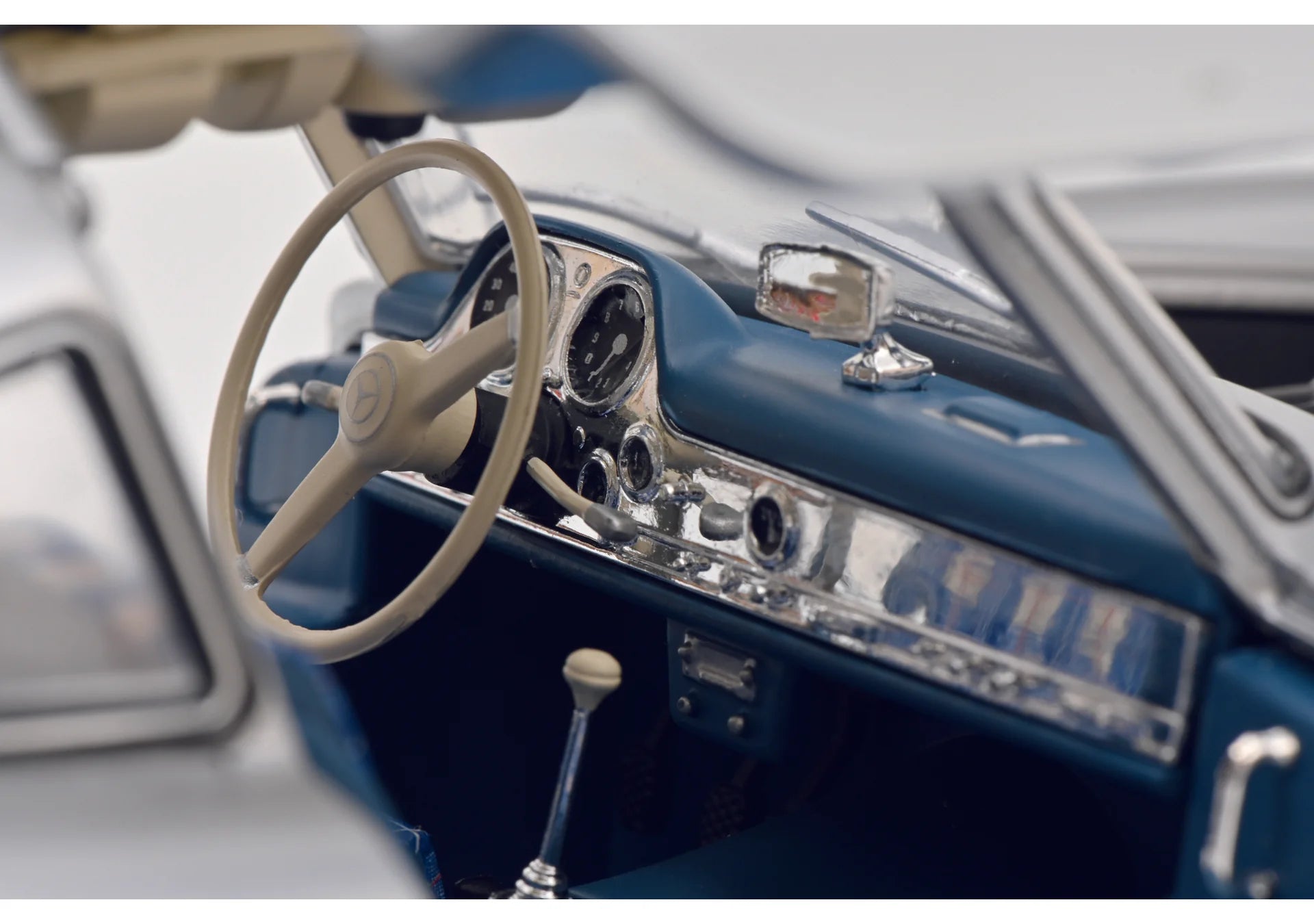 Schuco 1:18 Mercedes-Benz 300 SL Gullwing Silver 450045200