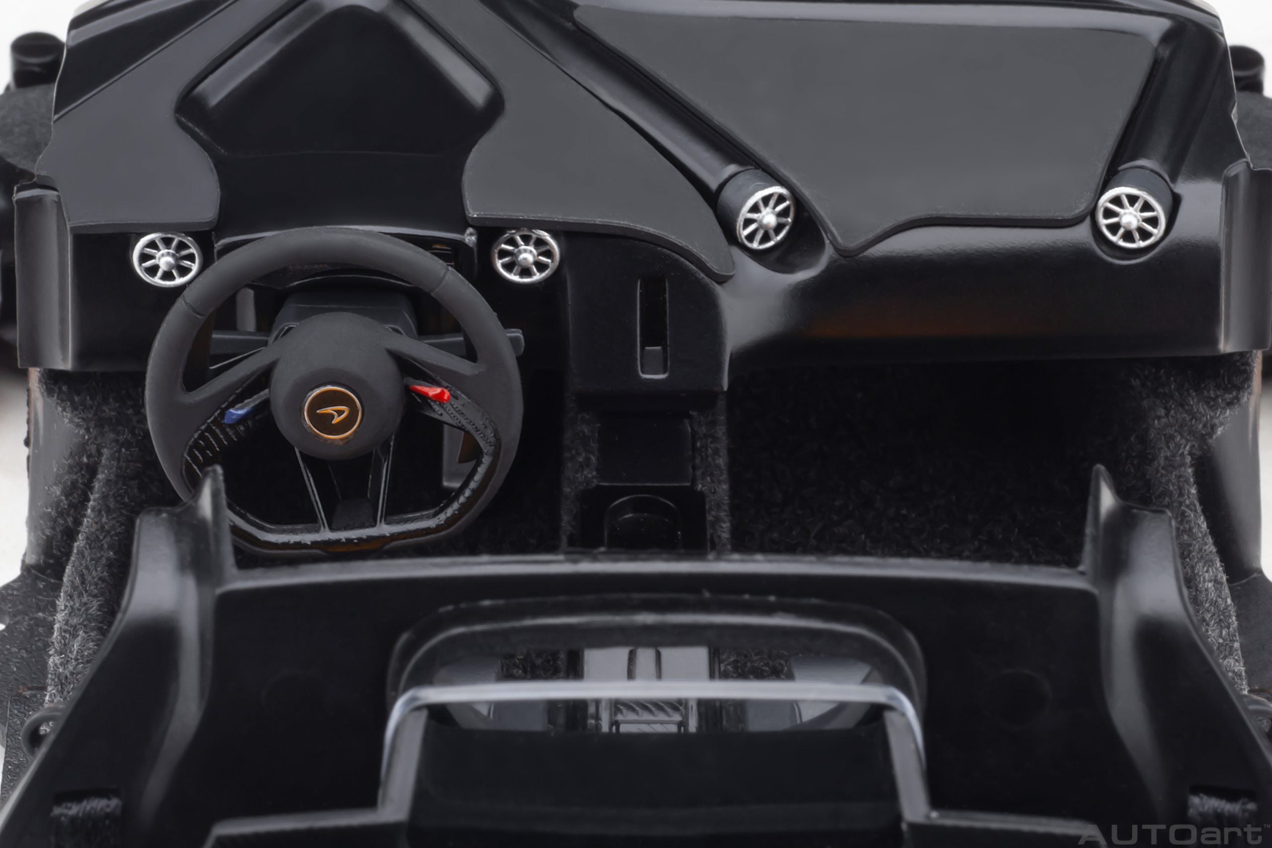 AUTOart 1:18 McLaren P1 (Volcano Yellow with yellow calipers) 76067