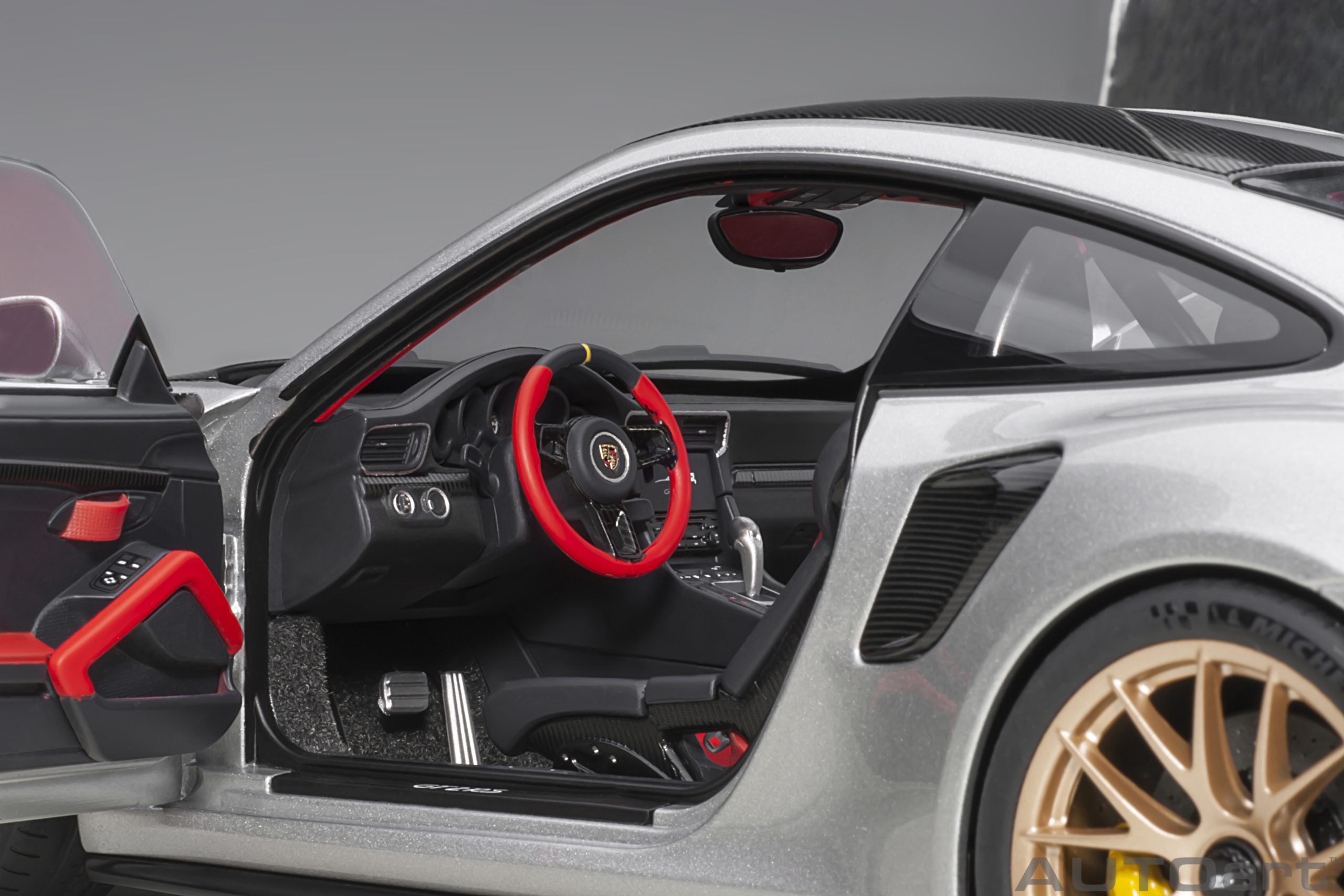 AUTOart 1:18 Porsche 911 (991.2) GT2 RS Weissach Package (GT Silver) 78174