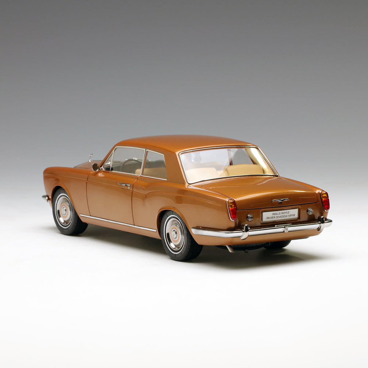Paragon 1:18 Rolls Royce Silver Shadow MPW Orange PA-98205