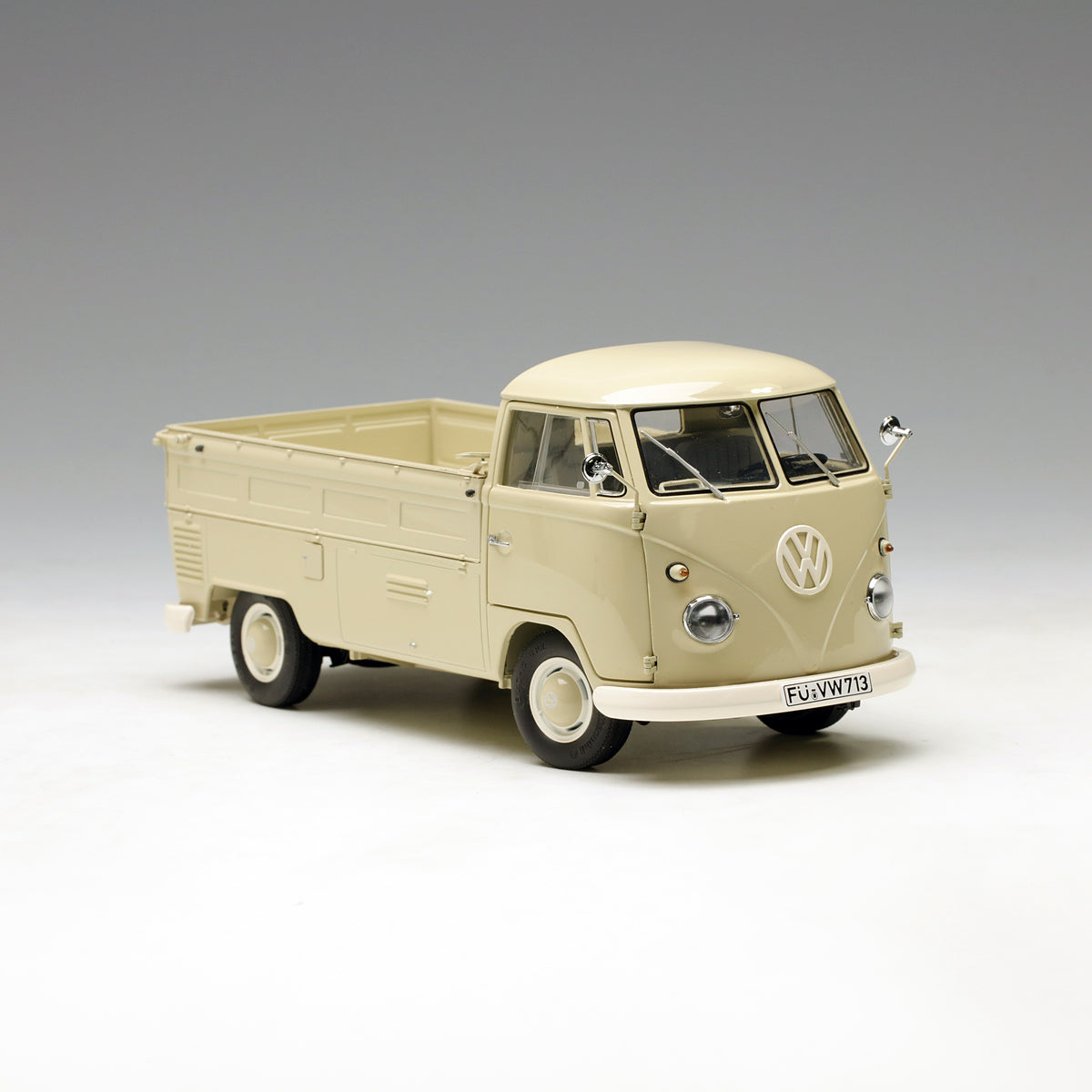 Schuco 1:18 Volkswagen T1b Pickup With Tarpaulin Beige 450037000
