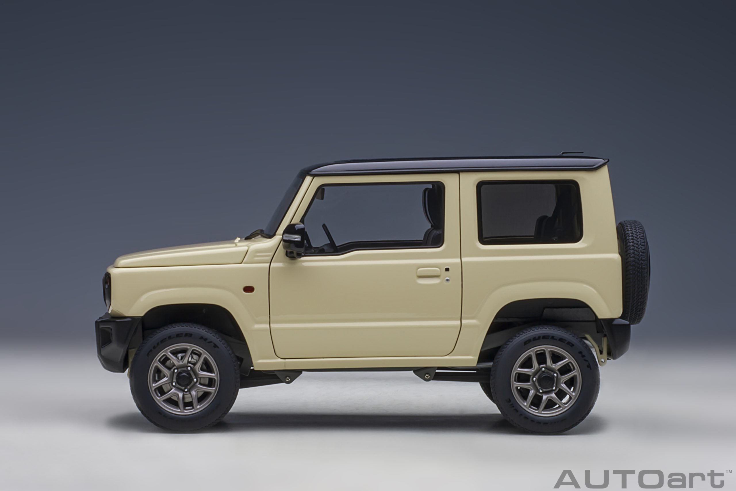 AUTOart 1:18 Suzuki Jimny (JB64) (Chiffon Ivory Metallic with Black roof) 78500