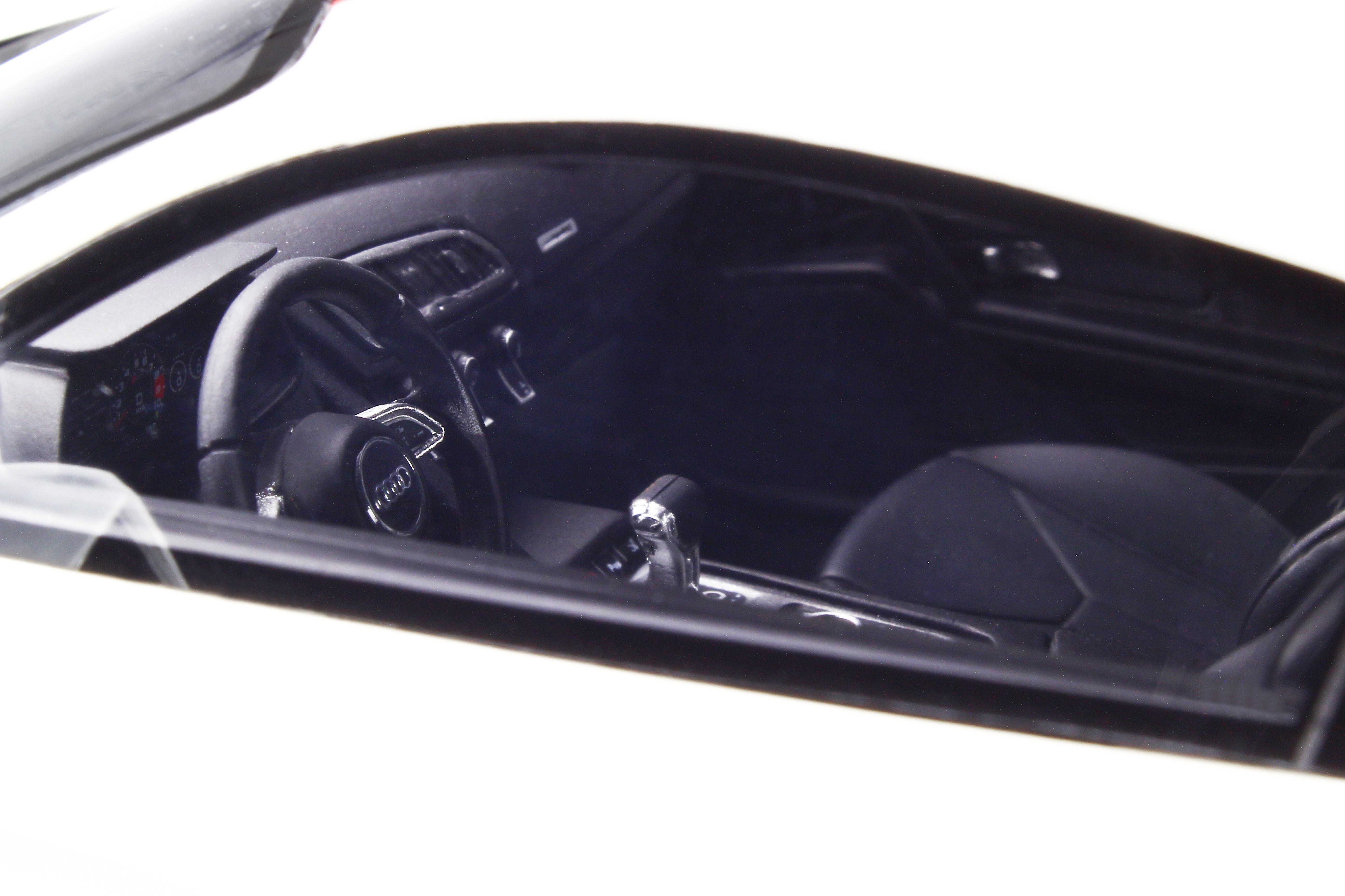 GT Spirit 1:18 Audi R8 V10 RWS TBC 2018 White/Red GT247