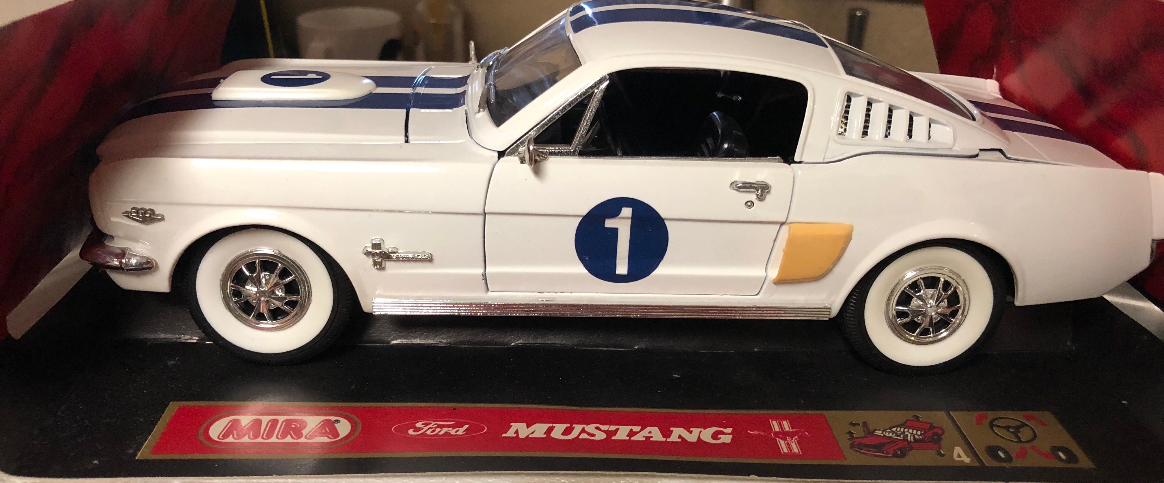 1:18 Mira Ford Mustang '65 HT Fastback #1