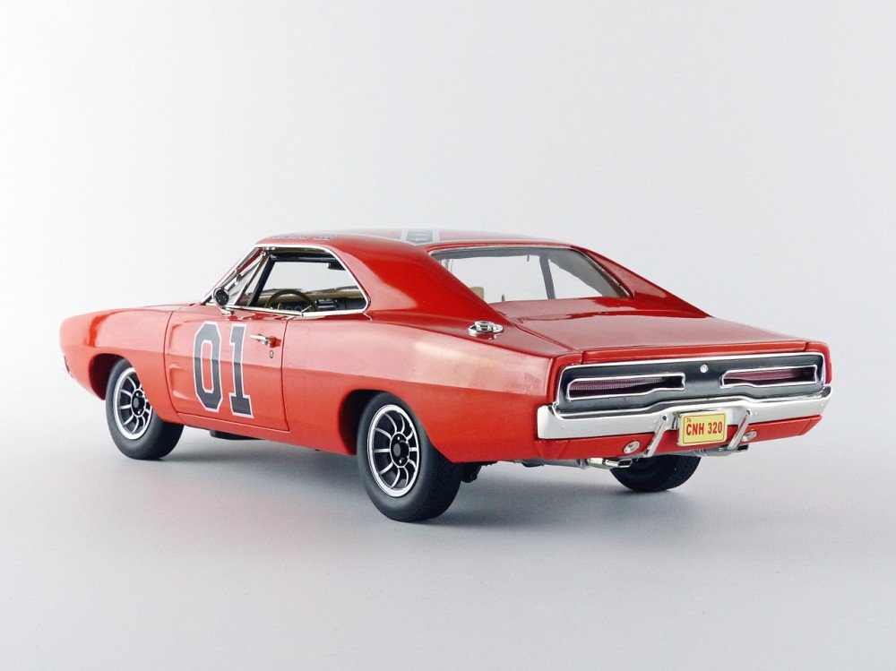 Cooter’s Garage 1969 Dodge Charger with General Lee 1/18 Scale