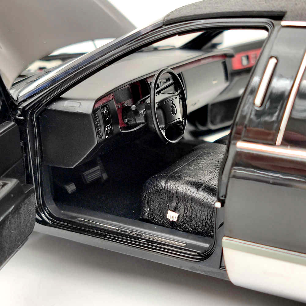 GM 1:18 Cadillac Fleetwood Long Wheelbase Diecast Model Car Collection Toys Gift