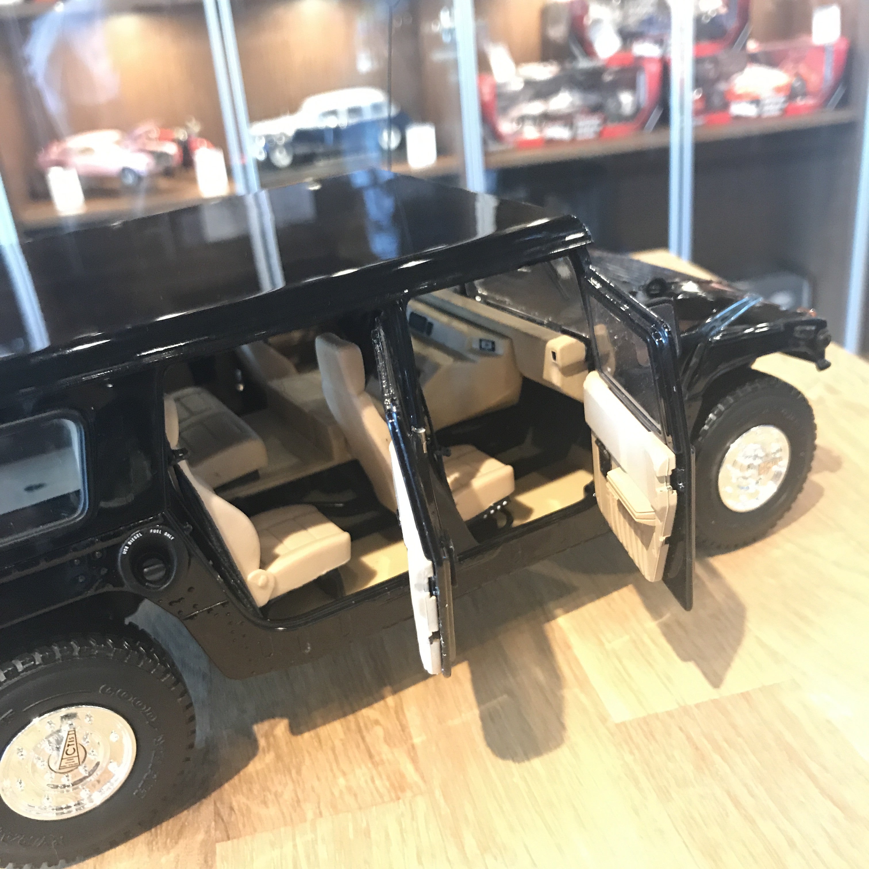 Exoto 1/18 1995 Am General Hummer H1 Wagon Black TDT01803