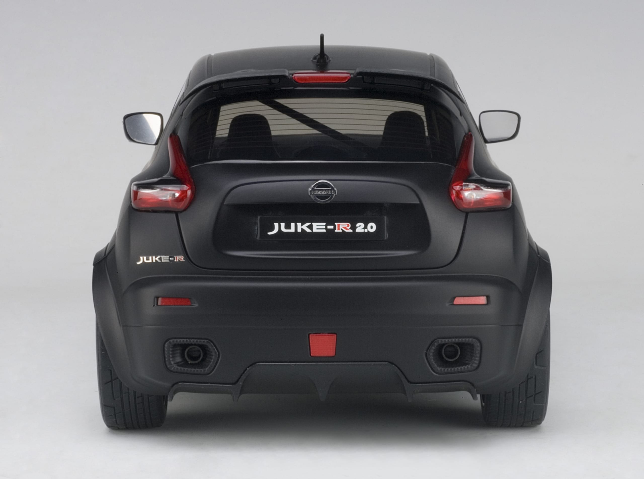 AUTOart 1:18 Nissan Juke-R 2.0 (Matt Black) 77458