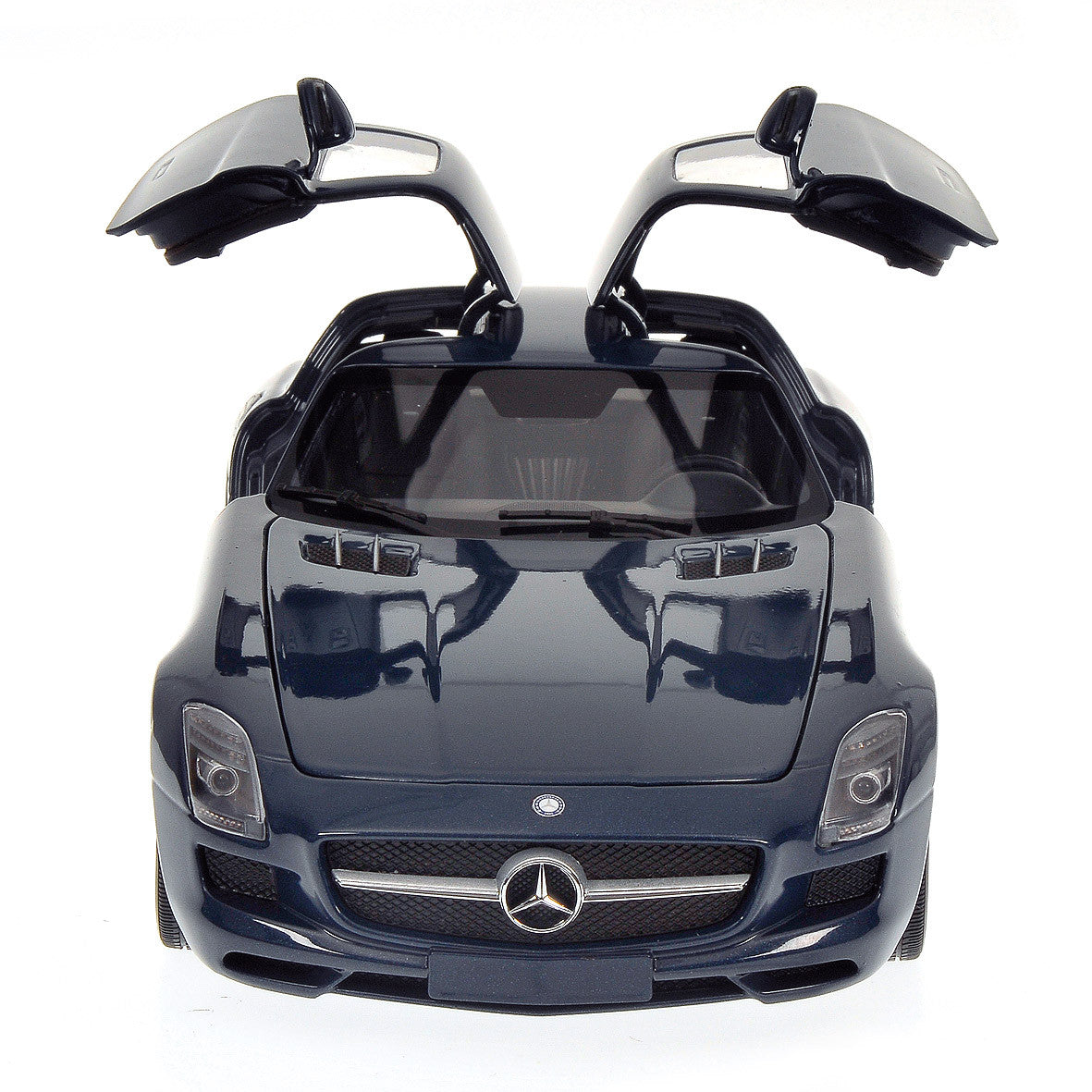 Minichamps 1:18 Mercedes-Benz SLS AMG 2010 Blue Metallic 100039021
