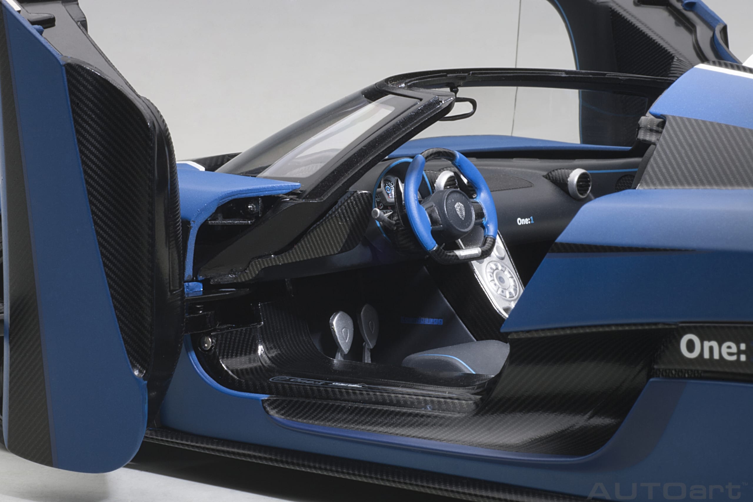 AUTOart 1:18 Koenigsegg One:1 Matt imperial blue 79018