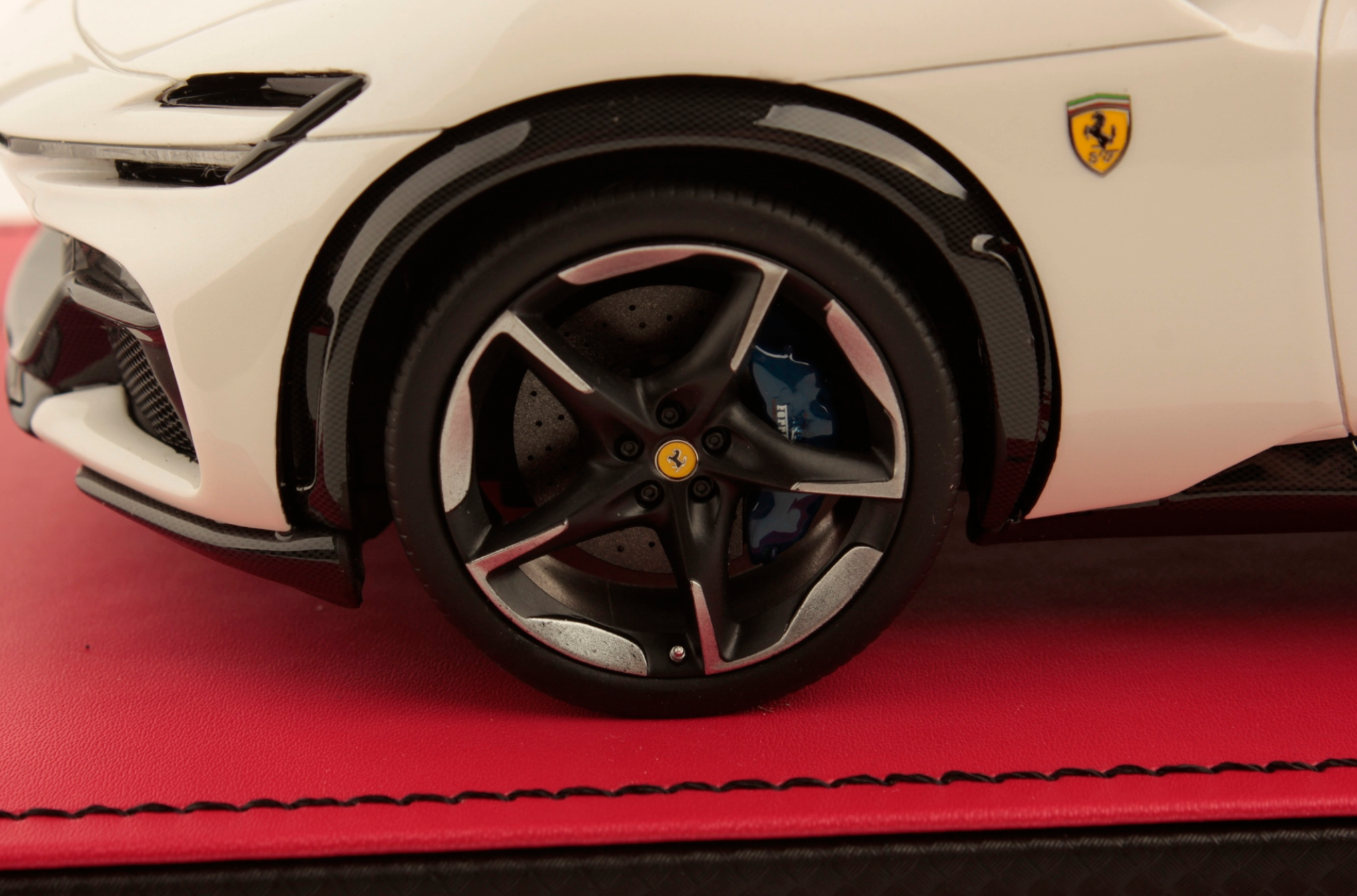 Ferrari Purosangue - Bianco Italia - 1:18