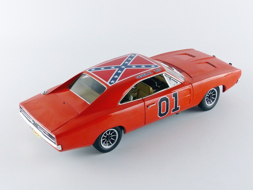 Cooter’s Garage 1969 Dodge Charger with General Lee 1/18 Scale