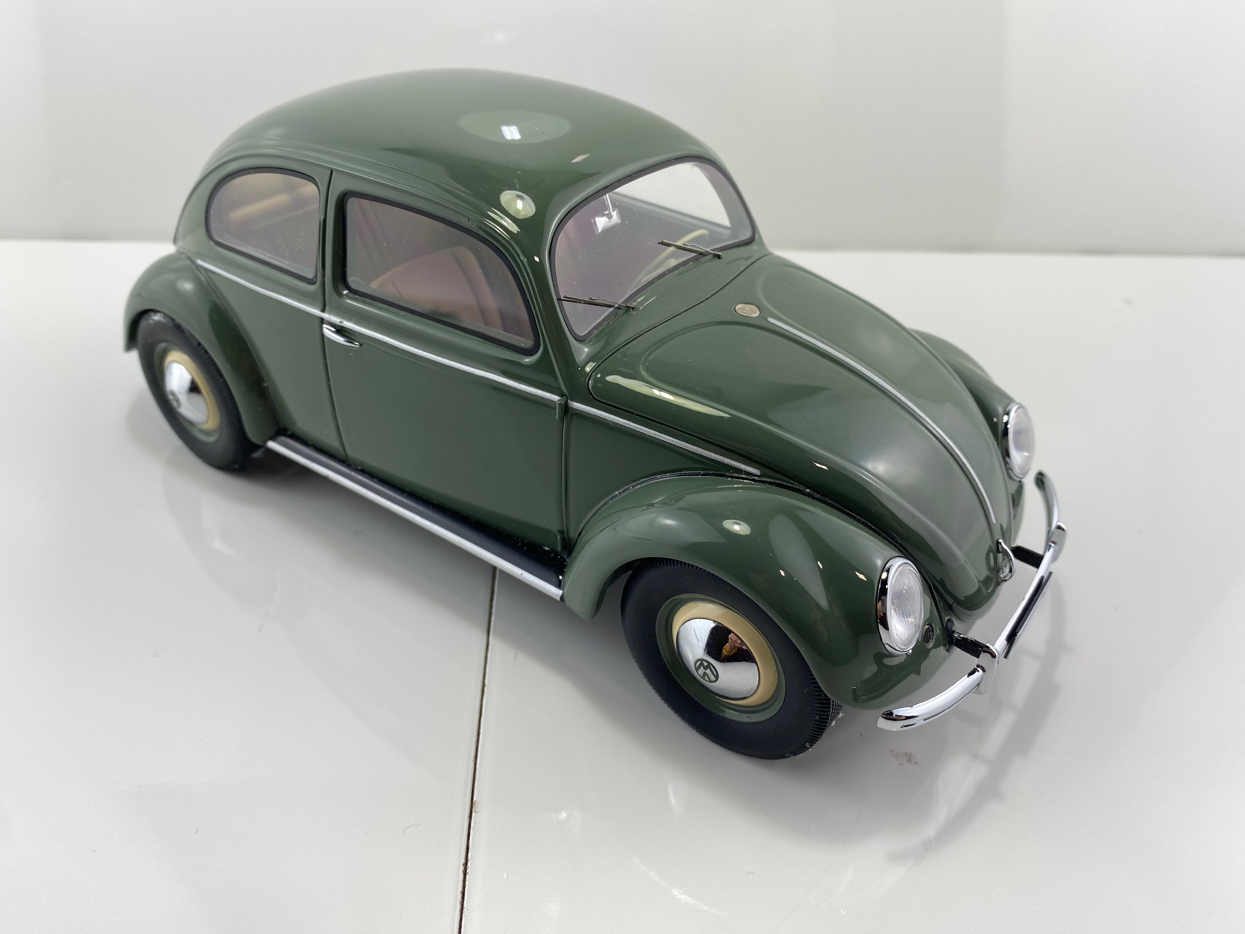 Minichamps 1:18 VOLKSWAGEN Beetle 1200 – 1949 – GREEN 107054000 (Clearance Final Sale)