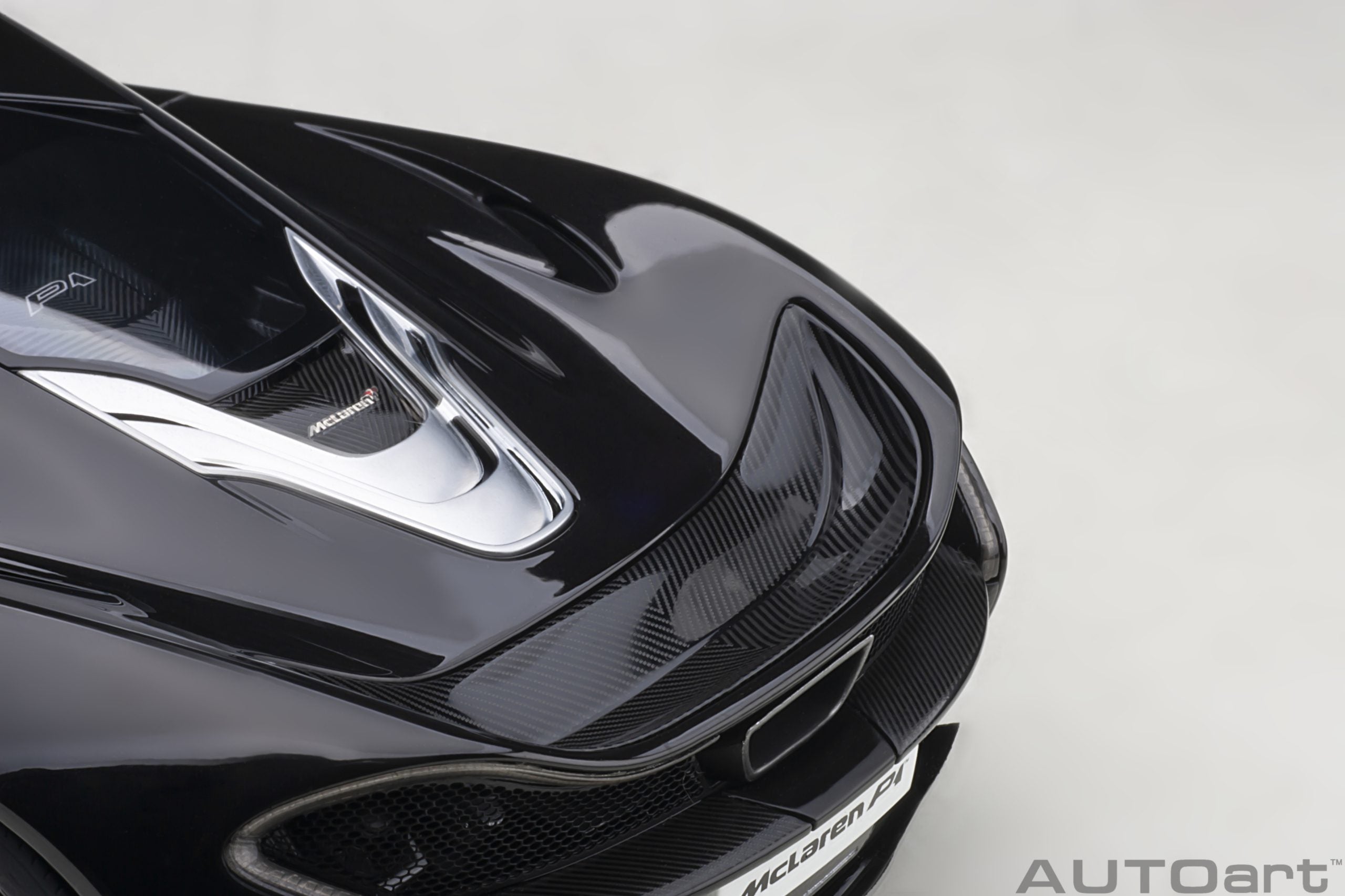 AUTOart 1:18 McLaren P1 (Fire Black) 76065