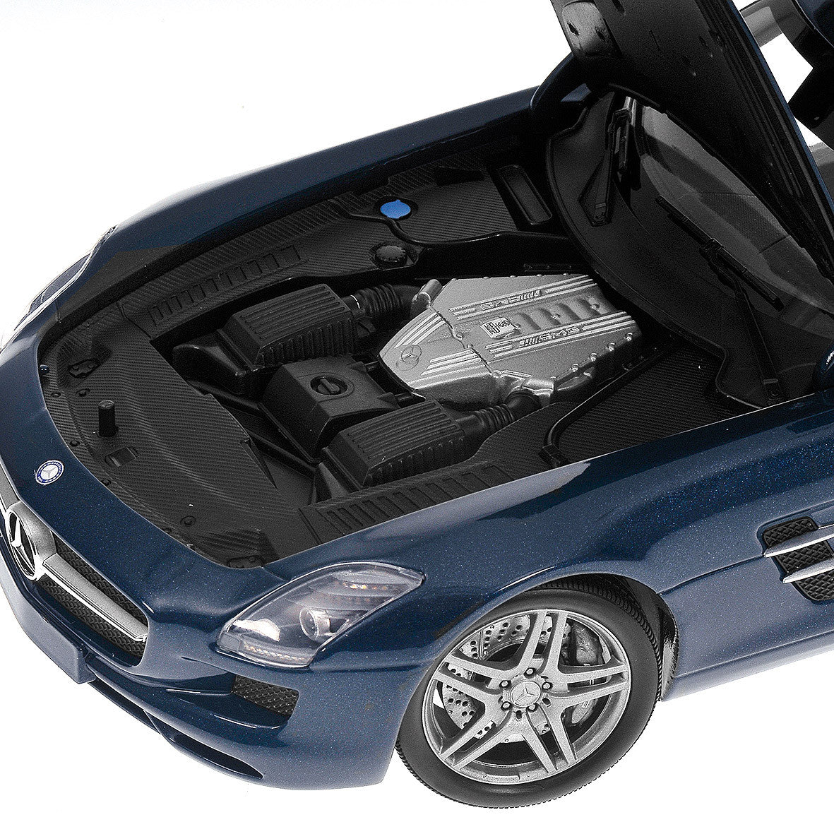 Minichamps 1:18 Mercedes-Benz SLS AMG 2010 Blue Metallic 100039021
