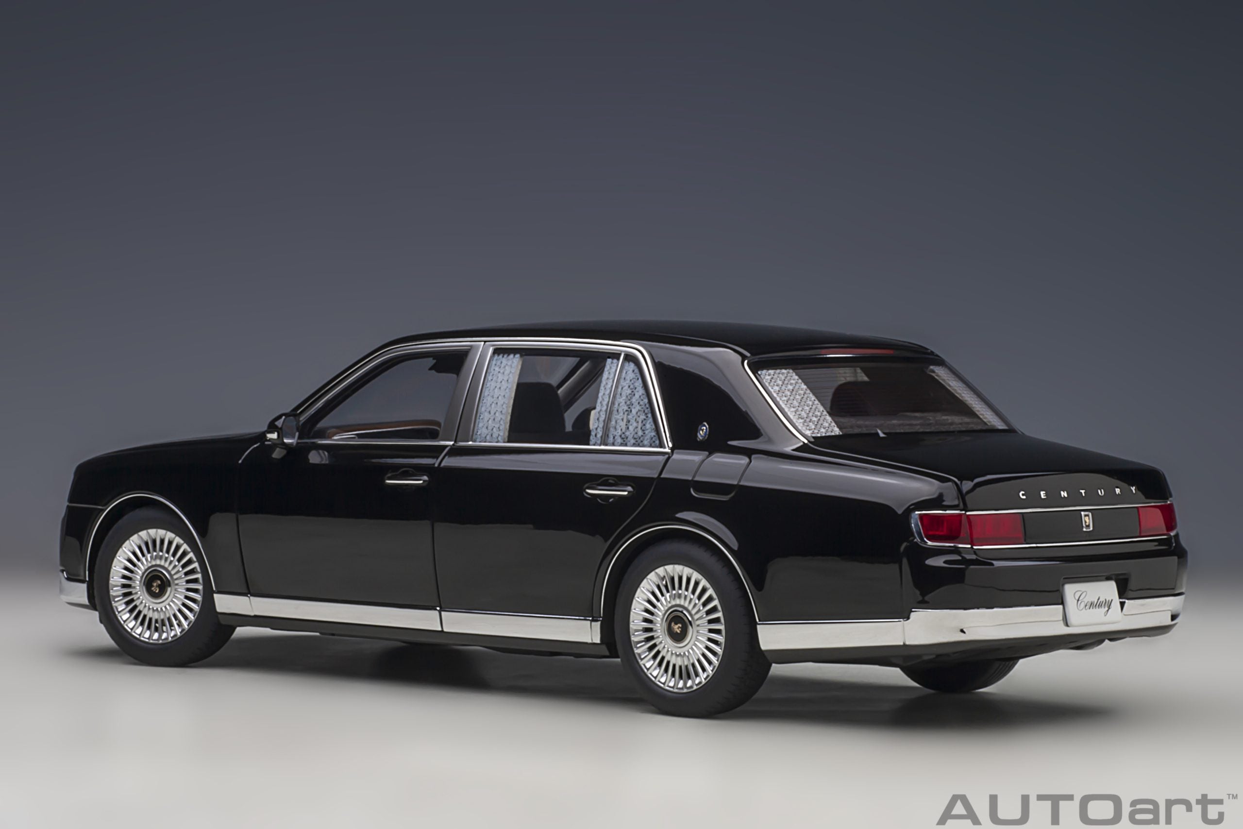 AUTOart 1:18 Toyota Century with curtains (Black) 78765