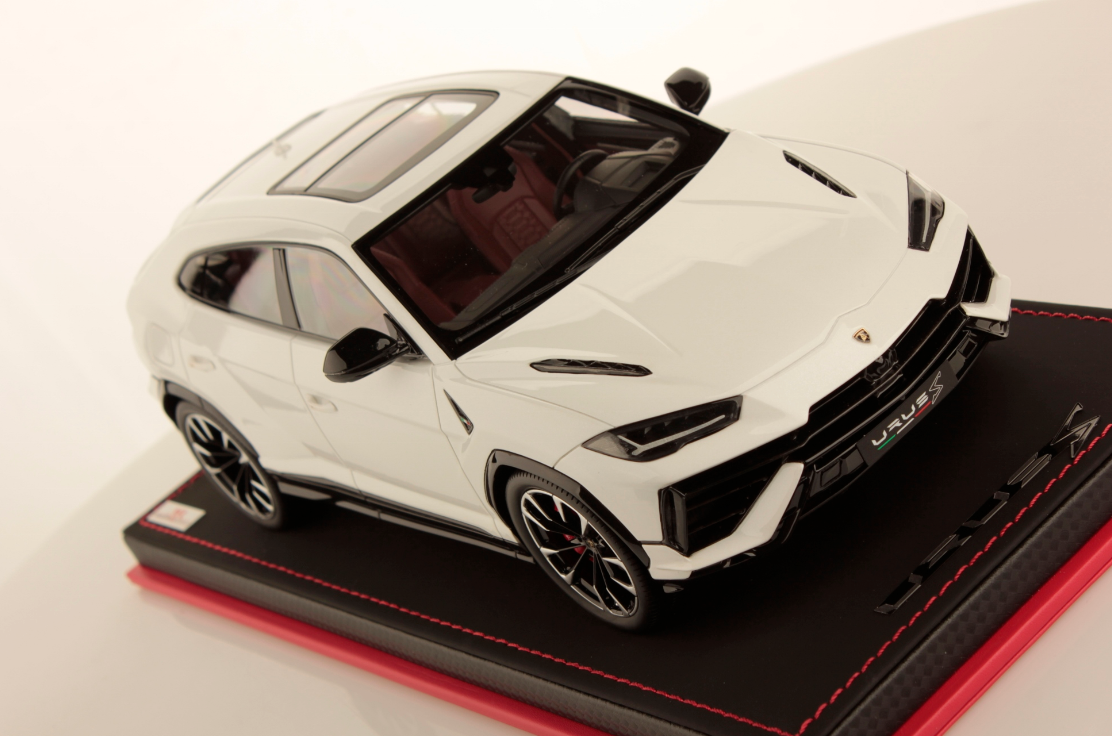 Lamborghini Urus S - Balloon White - 1:18