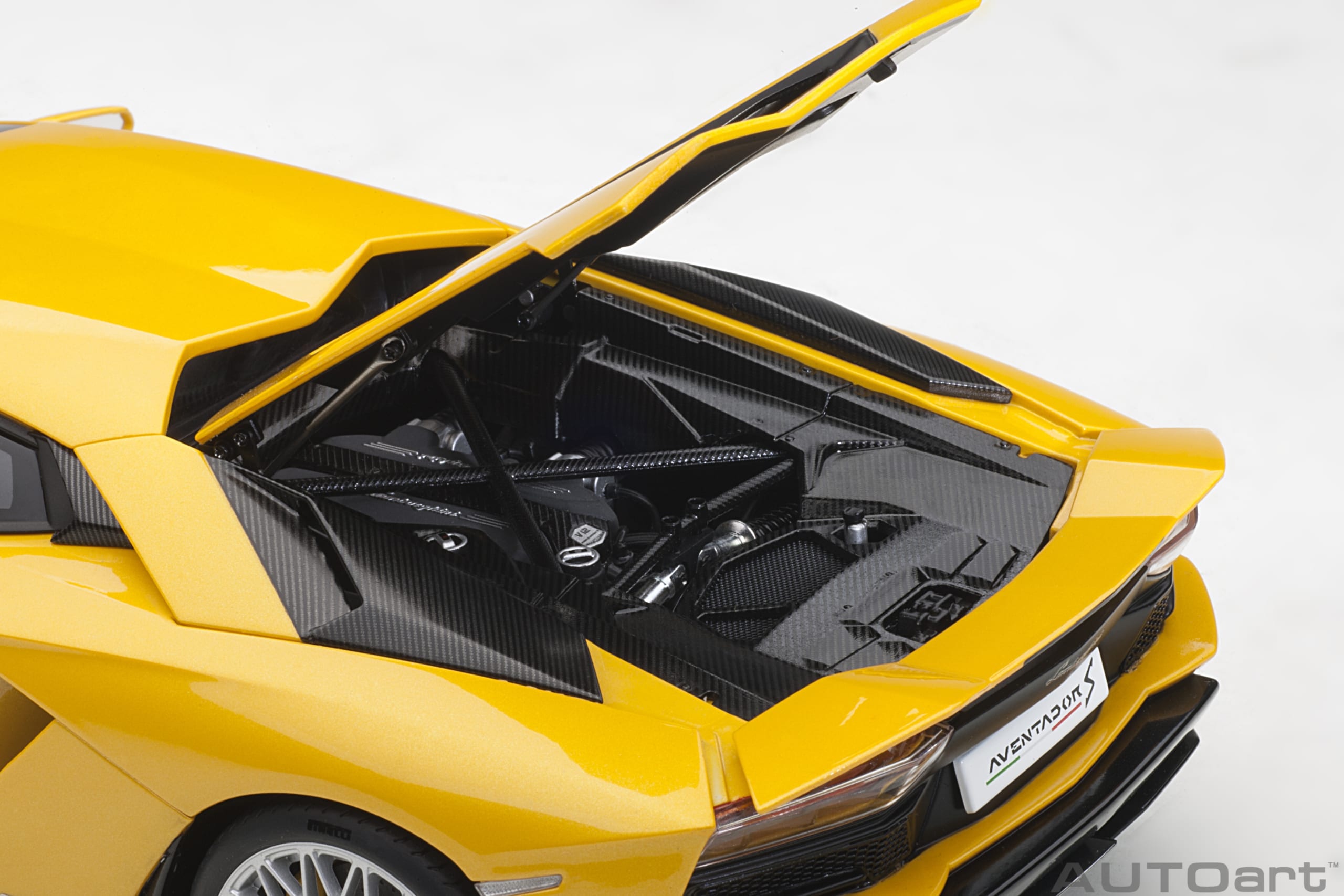 AUTOart 1:18 Lamborghini Aventador S (Yellow Orion) 79132