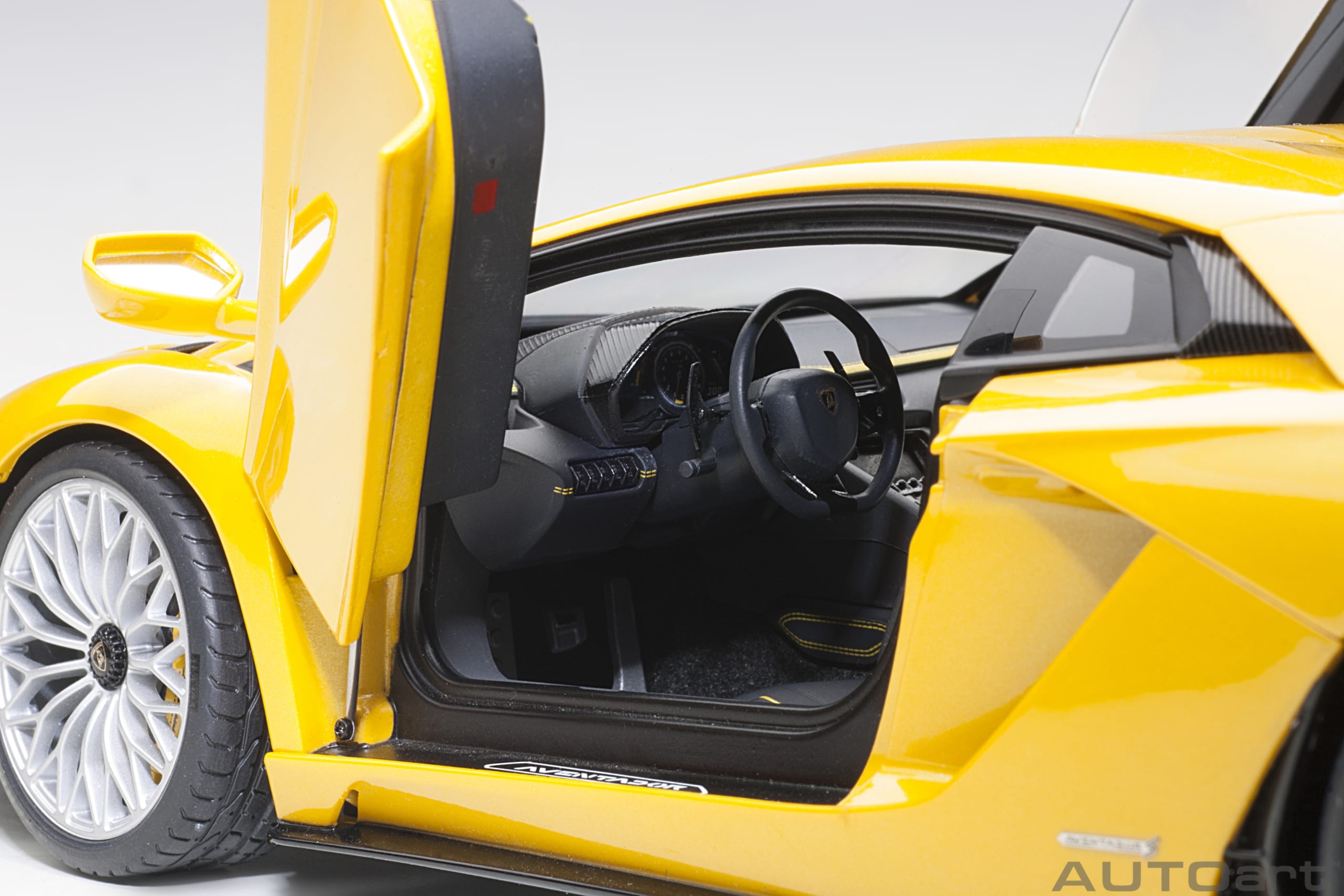AUTOart 1:18 Lamborghini Aventador S (Yellow Orion) 79132