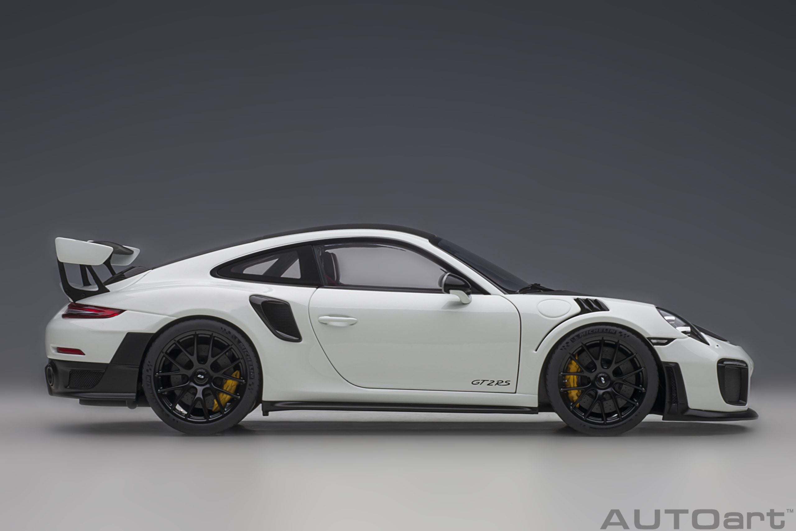 AUTOart 1:18 Porsche 911 (991.2) GT2 RS Weissach Package (White) 78171
