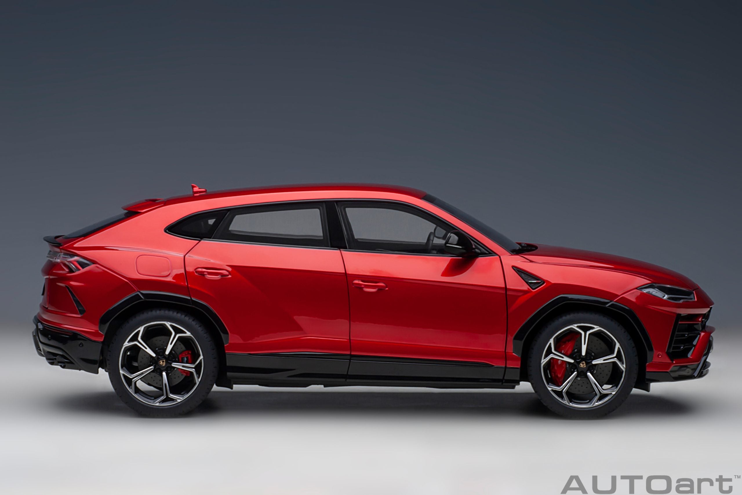 AUTOart 1:18 Lamborghini Urus (Rosso Efesto) 79170