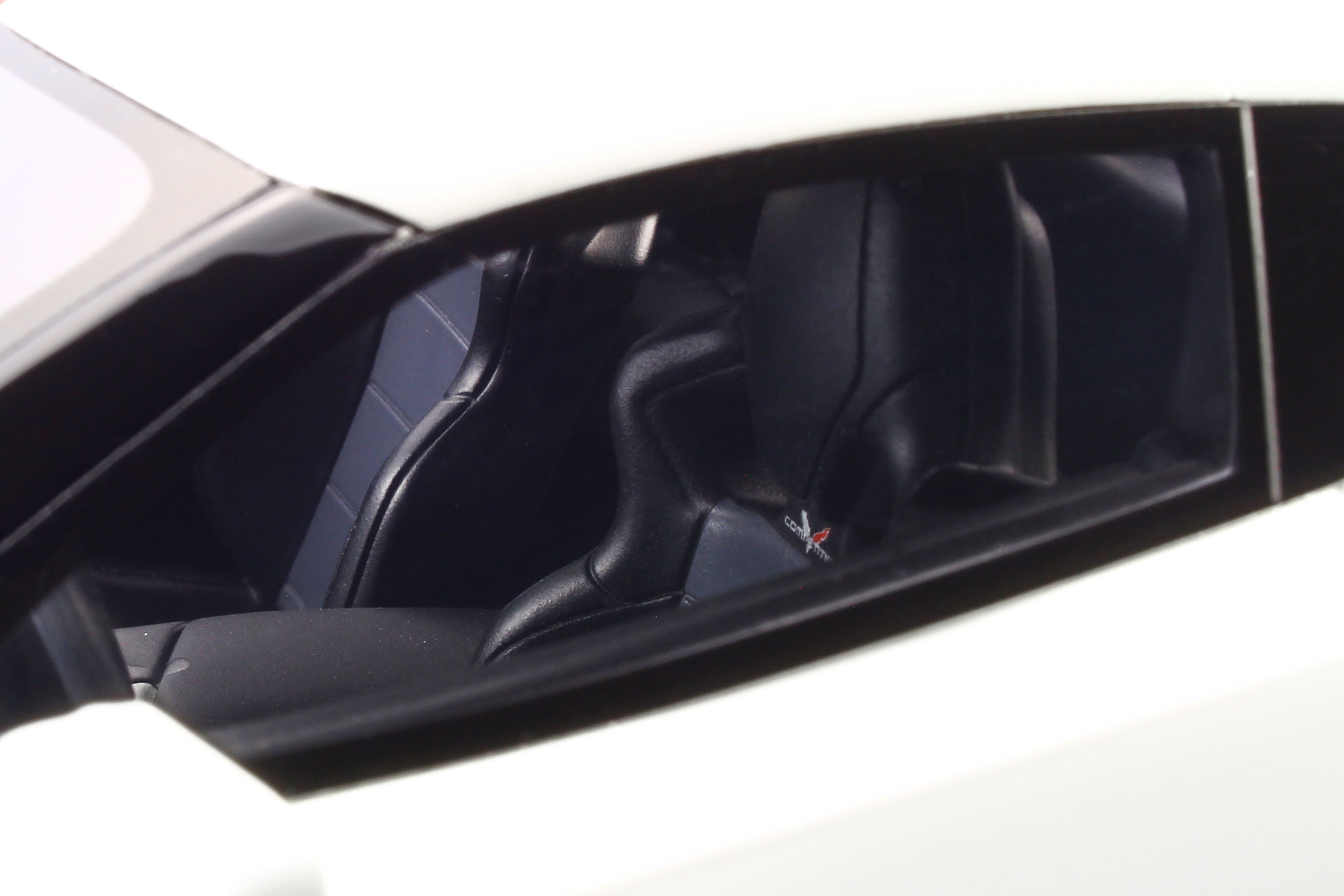 GT Spirit 1:18 2017 Chevrolet Corvette C7 Z06 Arctic White GT214