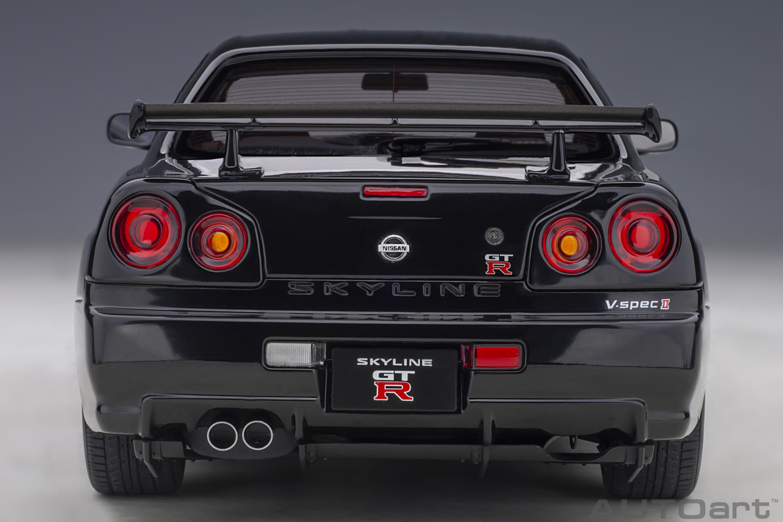 AUTOart 1:18 Nissan Skyline GT-R (R34) V-spec II (Black Pearl) 77407