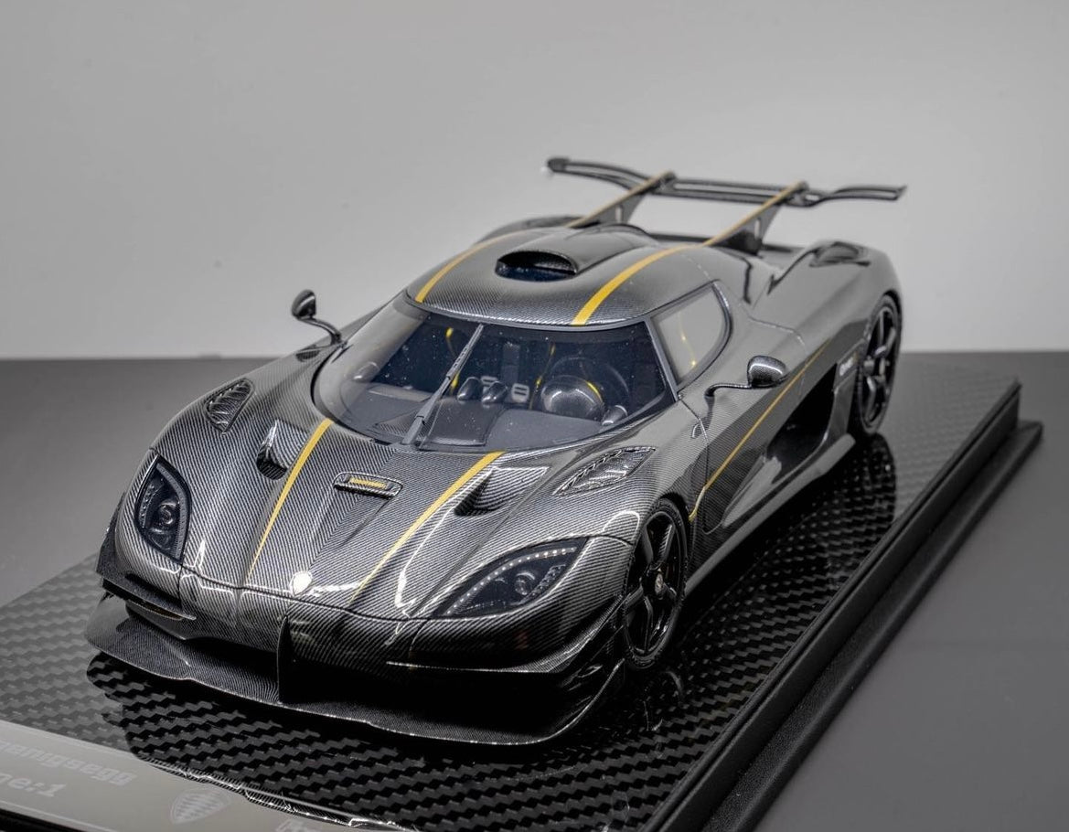 Koenigsegg Agera One:1 carbon gold 7107 - 1:18