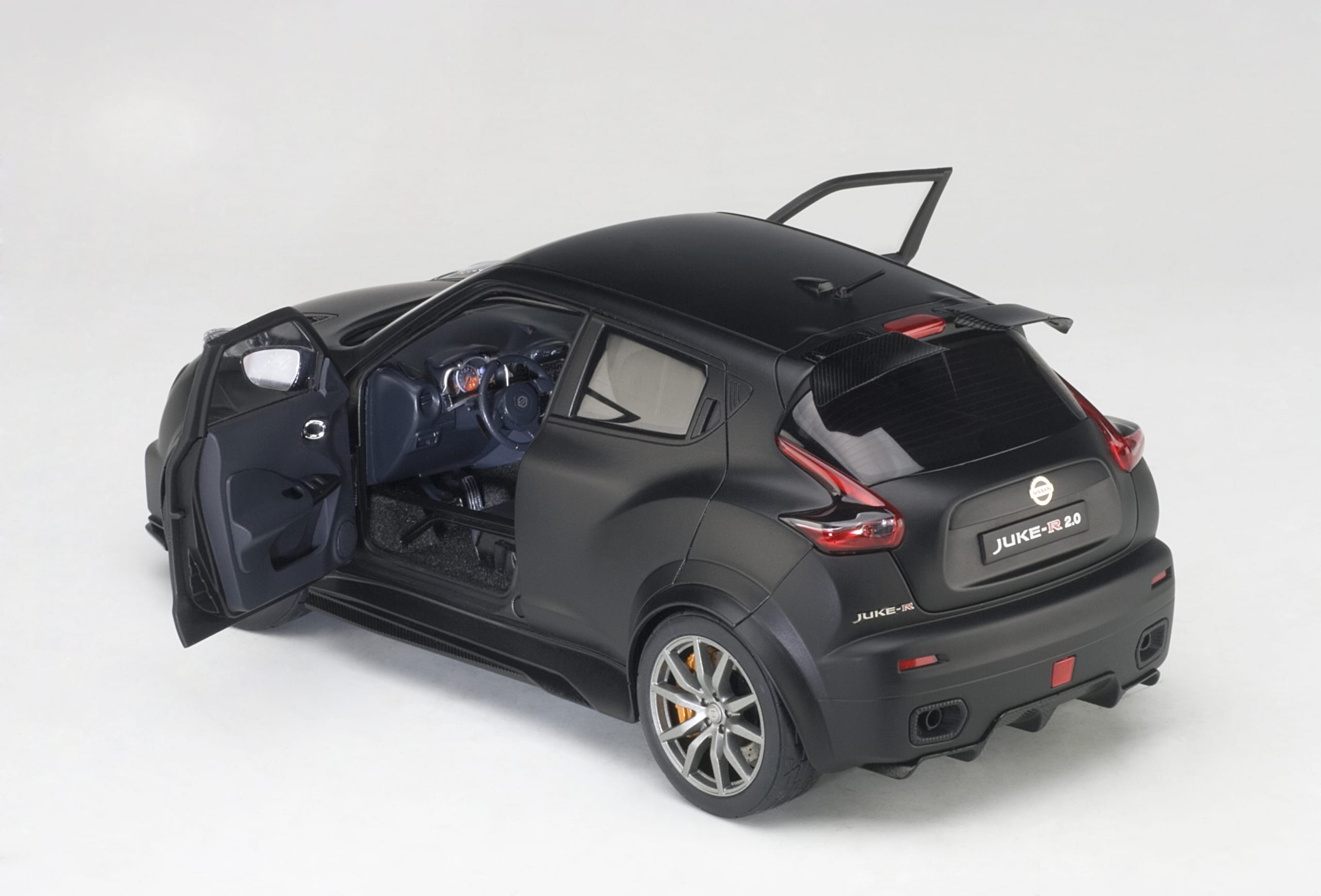 AUTOart 1:18 Nissan Juke-R 2.0 (Matt Black) 77458