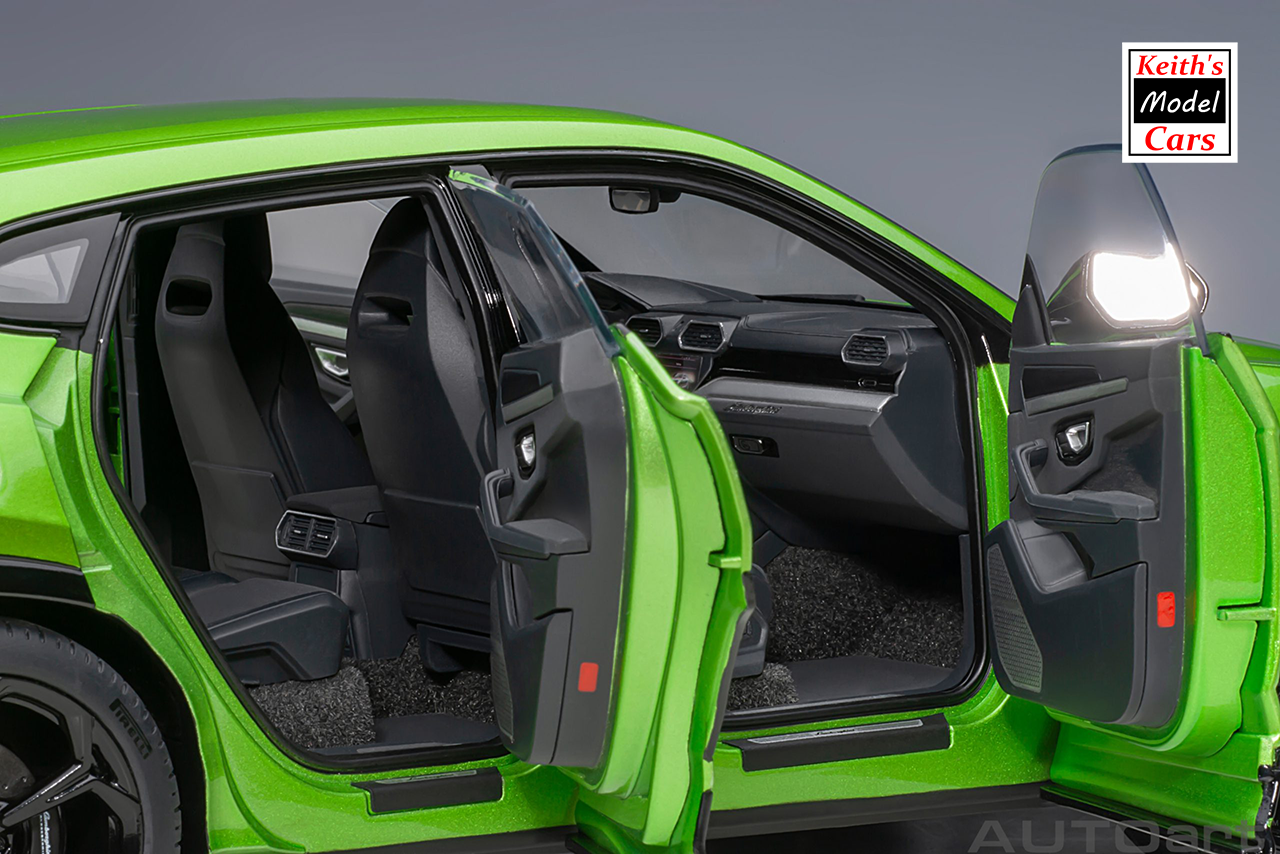 [1/18 Scale] Lamborghini Urus in Verde Selvans by AUTOart Models