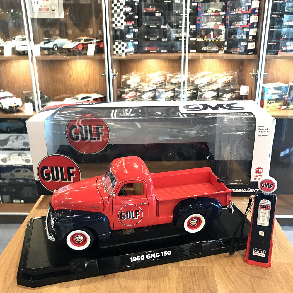 GreenLight 1:18 1950 GMC 150 Gulf Oil with Vintage Gulf Gas Pump 12984