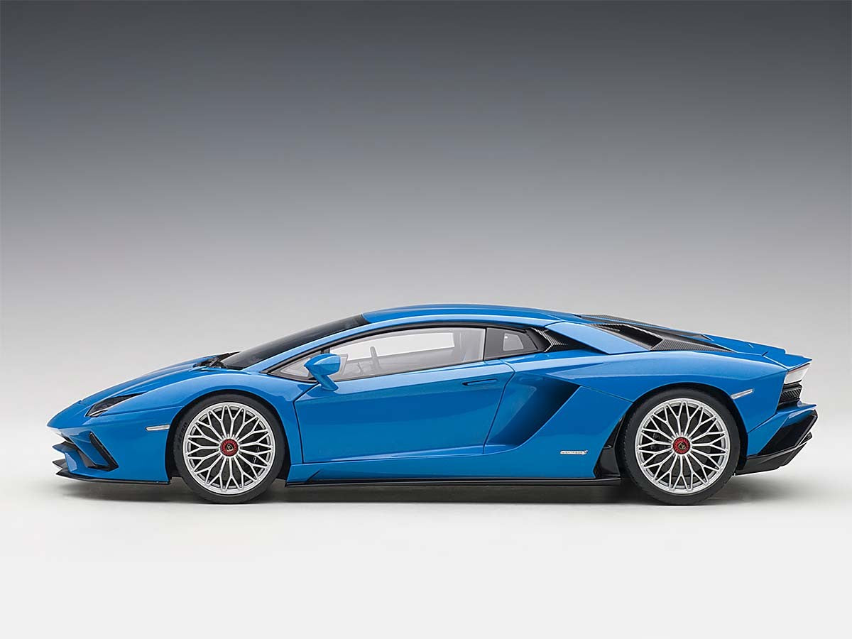 AUTOART 1/18 LAMBORGHINI AVENTADOR S PEARL BLUE 79134