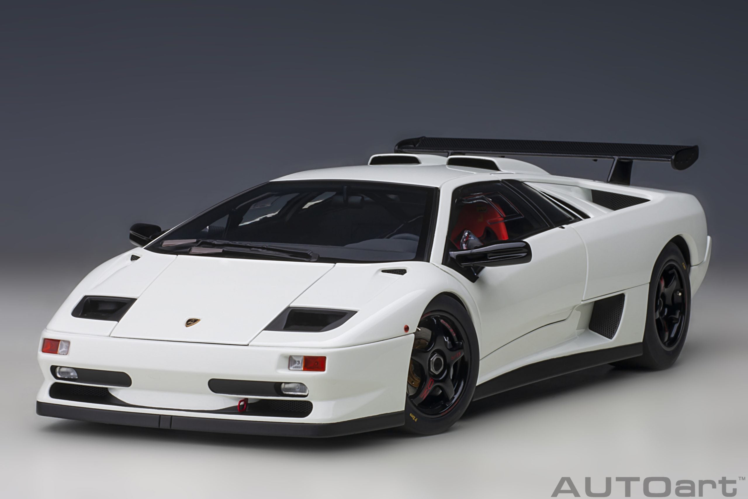 AUTOart 1:18 Lamborghini Diablo SV-R (Impact White) 79149