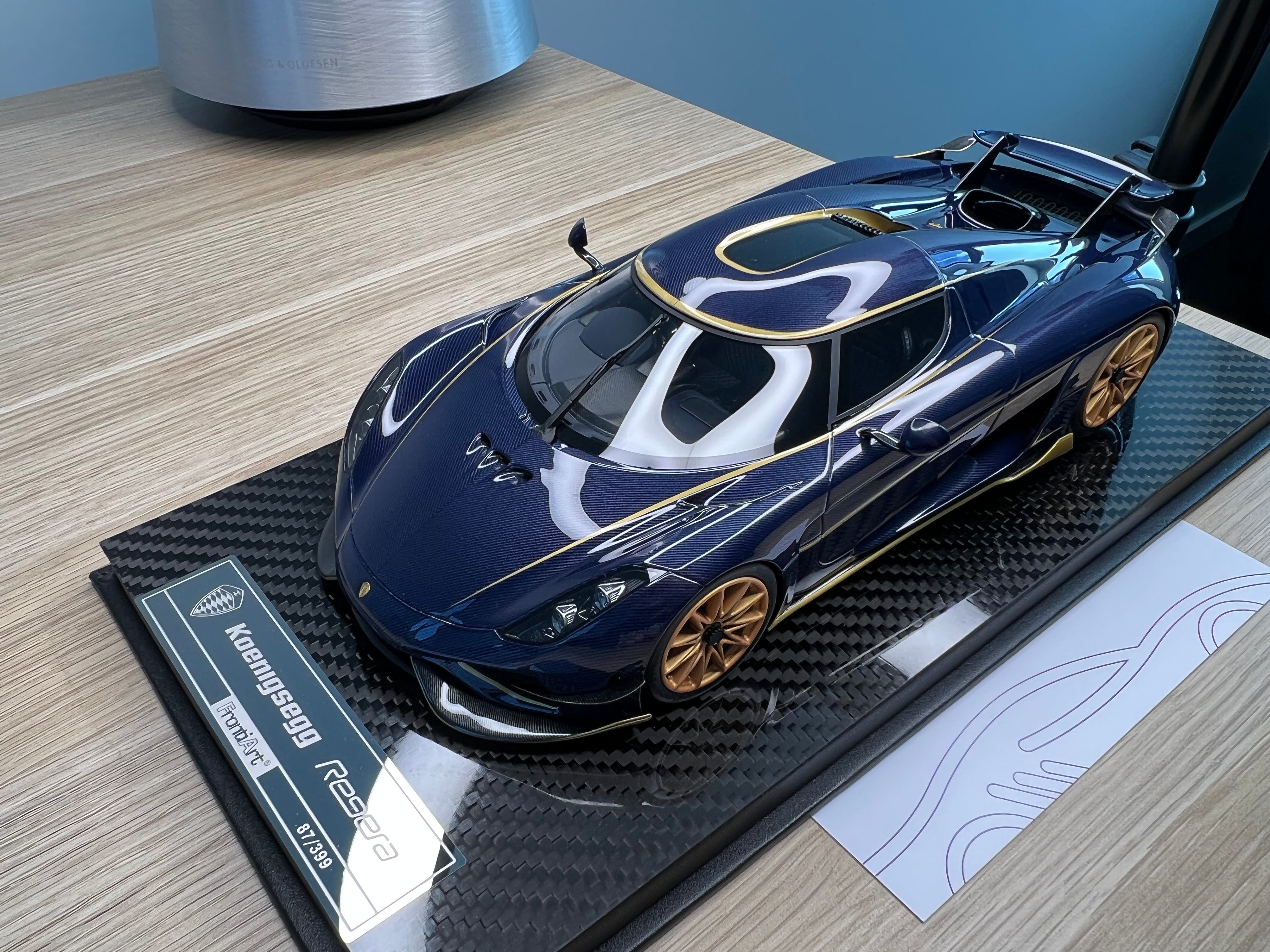 Koenigsegg Regera carbon blue tint gold wheels Zach's Garage - 1:18