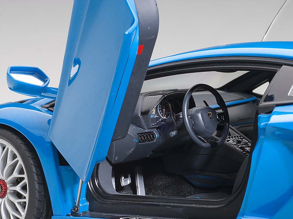 AUTOART 1/18 LAMBORGHINI AVENTADOR S PEARL BLUE 79134