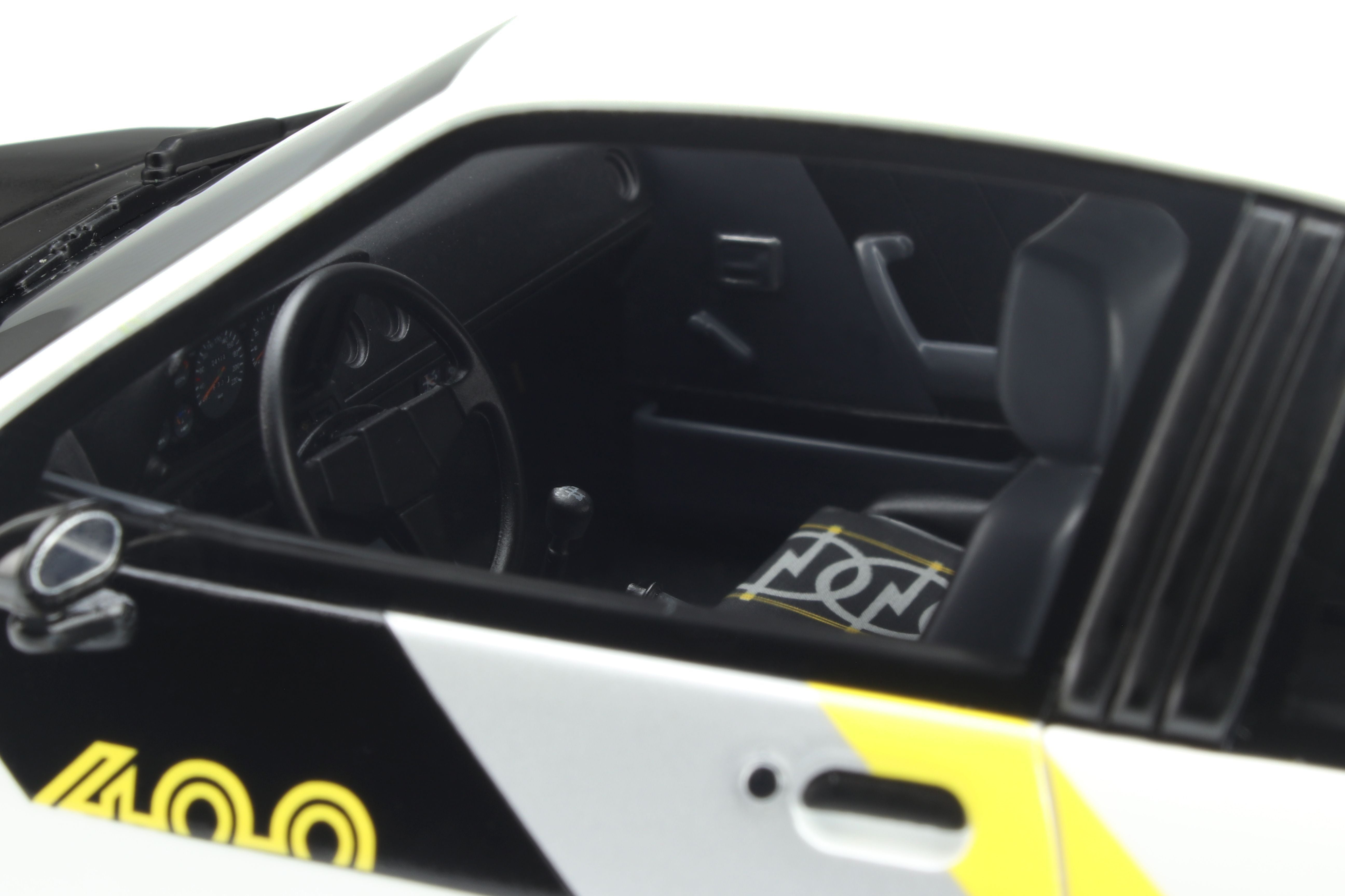 OTTO 1:18 1982 Opel Manta B 400 White OT921