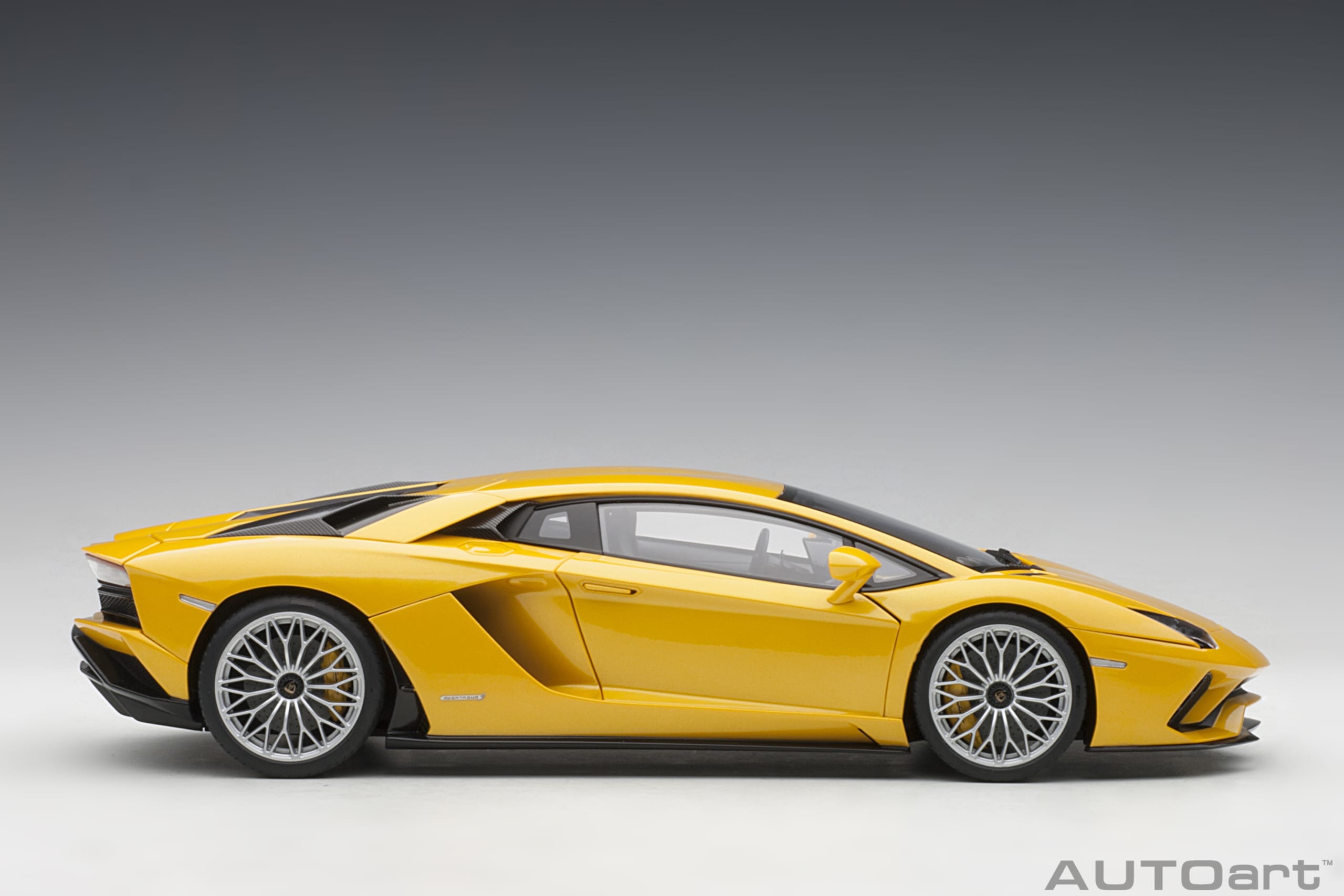 AUTOart 1:18 Lamborghini Aventador S (Yellow Orion) 79132