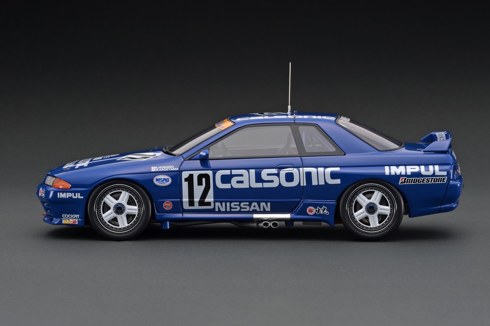 Ignition Model 1:18 Nissan Skyline GT-R (BNR32) CALSONIC #12 1992 JTC with Mr. Hoshino Figure