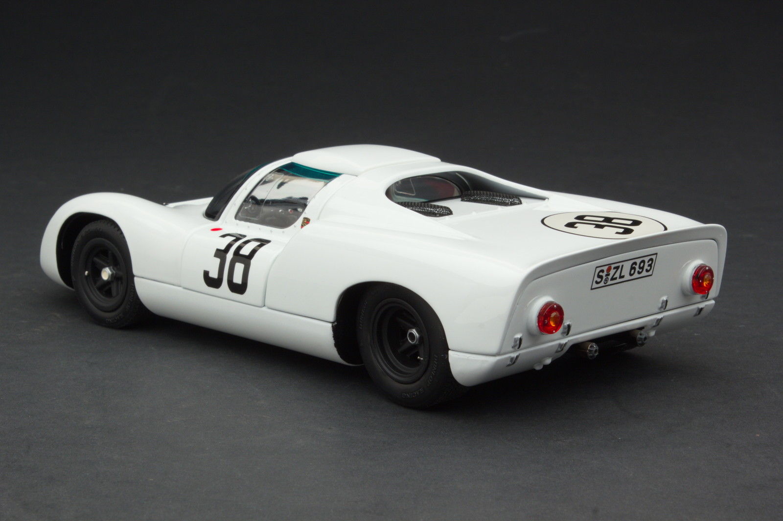 EXOTO 1:18 1967 Porsche 910 #38 Le Mans 24 Hours Jochen Neerpasch, Rolf Stommelen MTB00062C