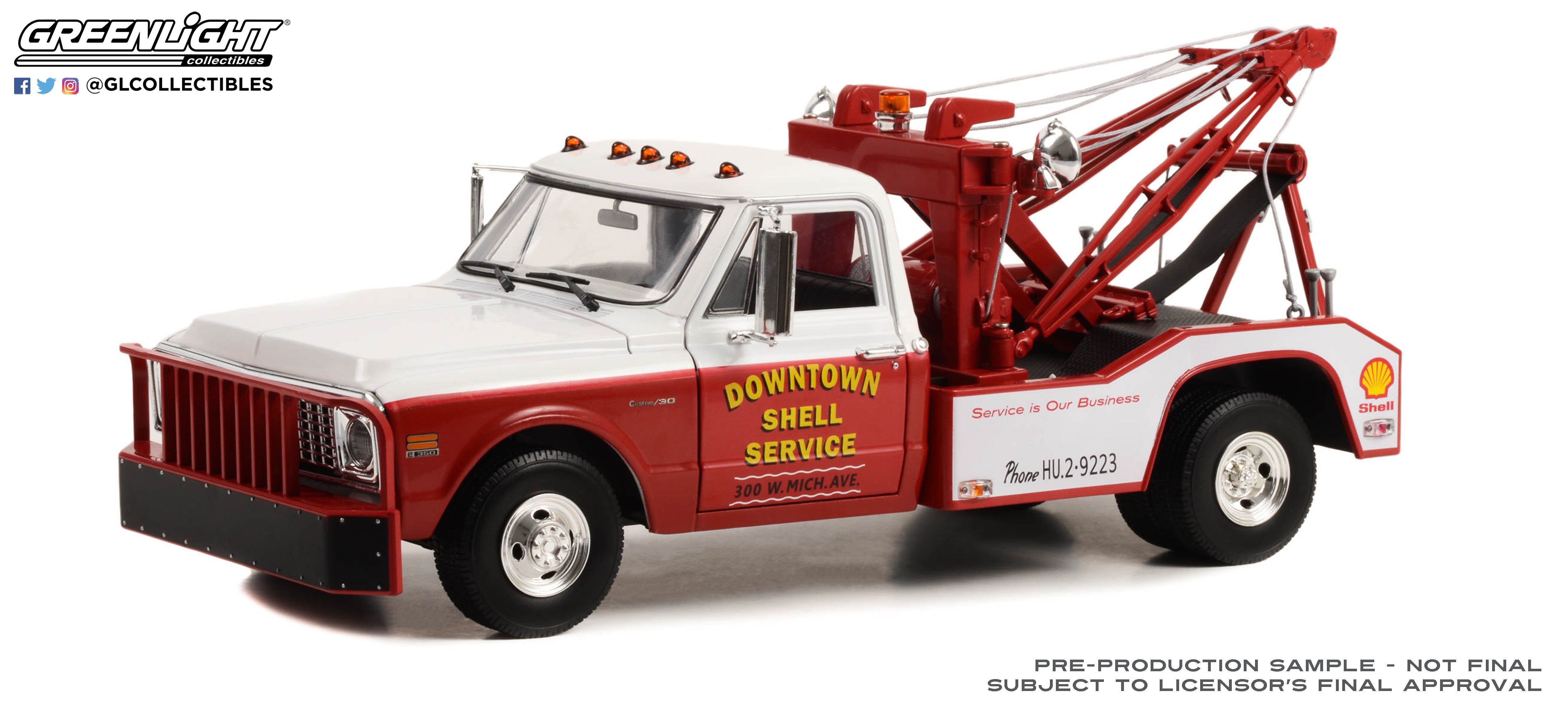 GreenLight 1:18 1972 Chevrolet C-30 Dually Wrecker - Downtown Shell Service “Service is Our Business” 13654