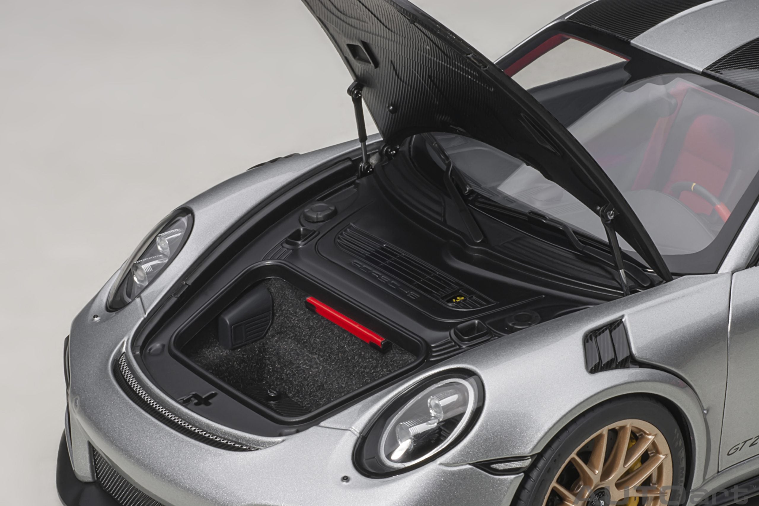 AUTOart 1:18 Porsche 911 (991.2) GT2 RS Weissach Package (GT Silver) 78174